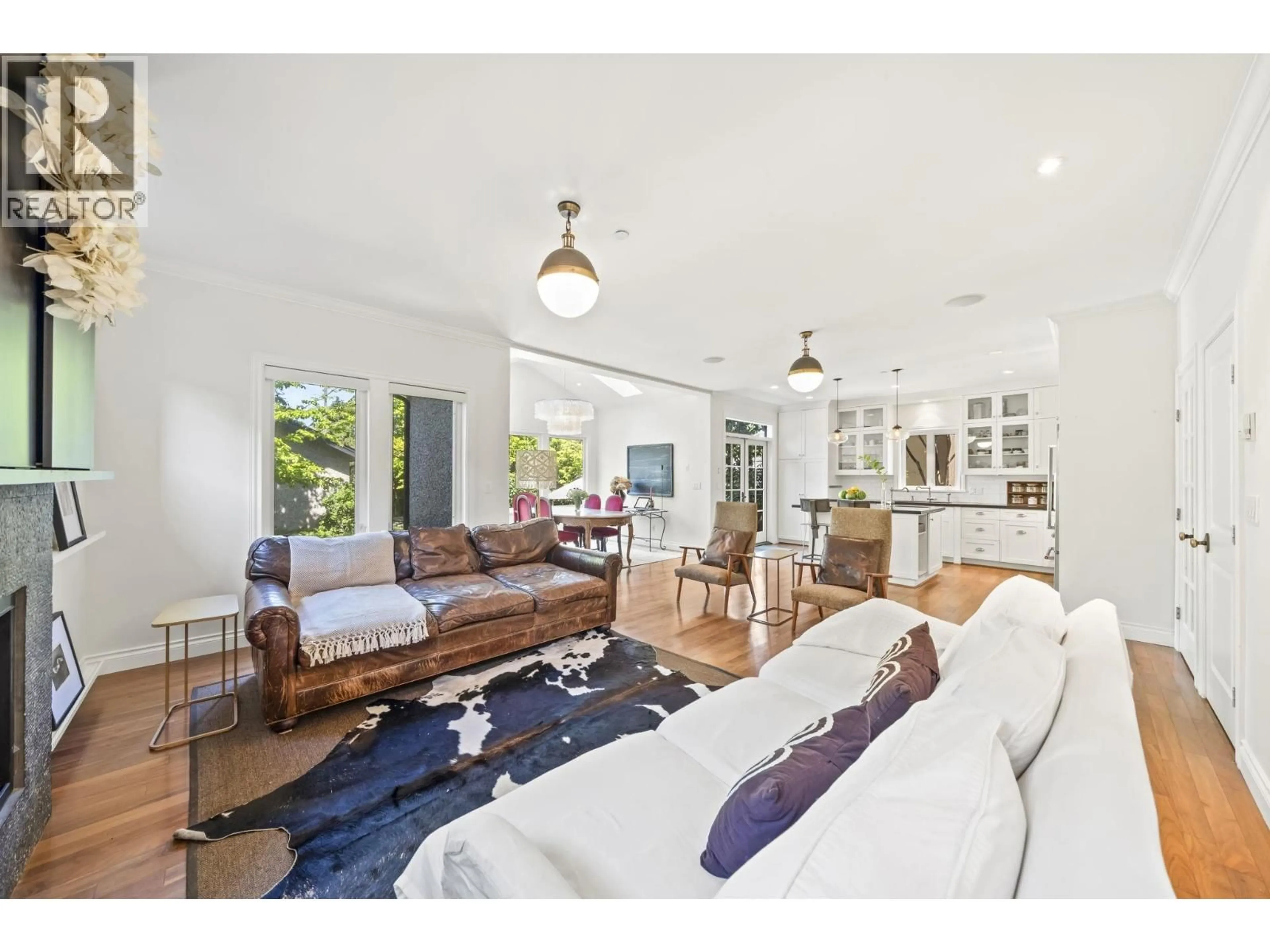 Living room with furniture, unknown for 125 39TH AVENUE, Vancouver British Columbia V5Y2P1