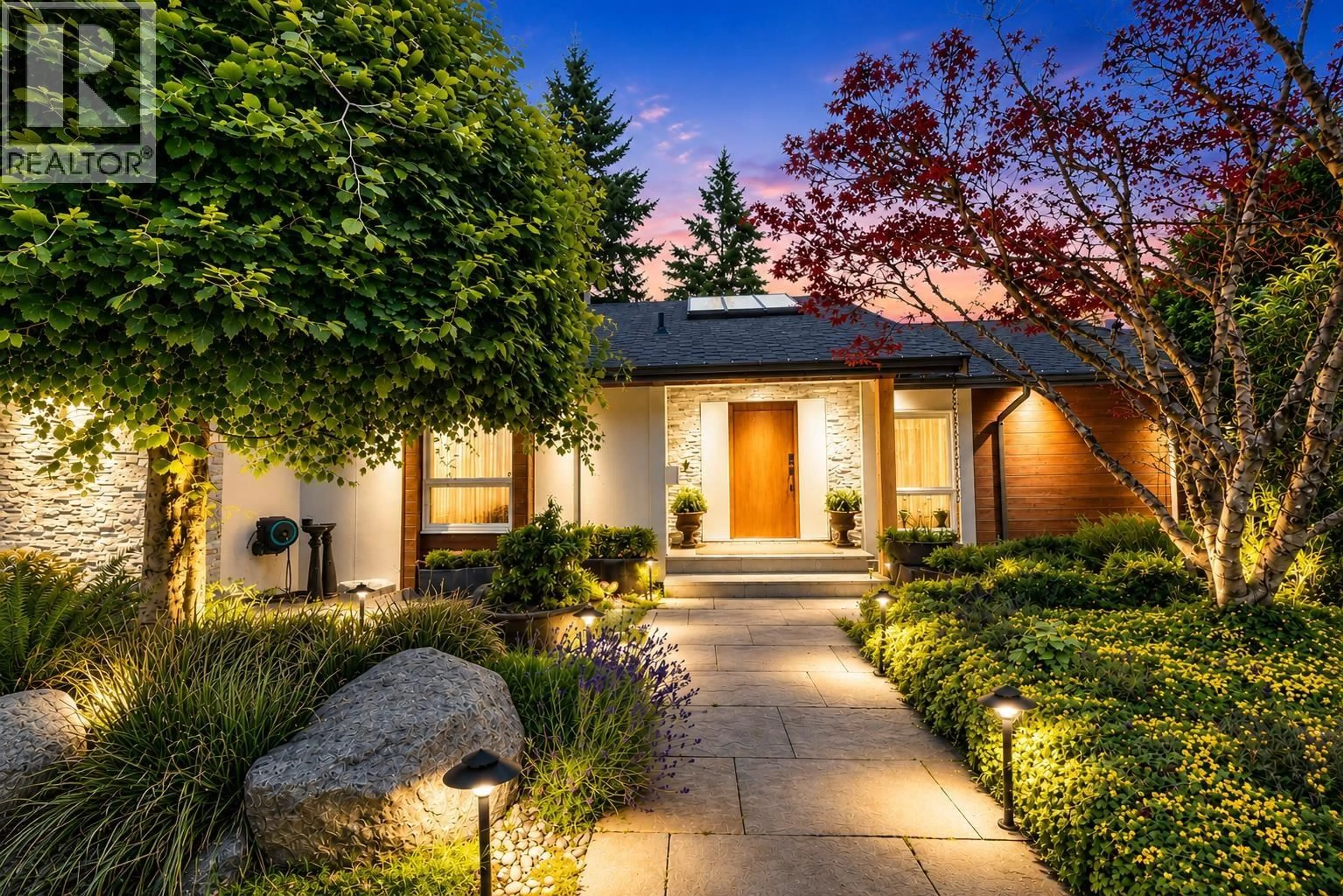 Home with brick exterior material, street for 3706 SOUTHRIDGE PLACE, West Vancouver British Columbia V7V3H8