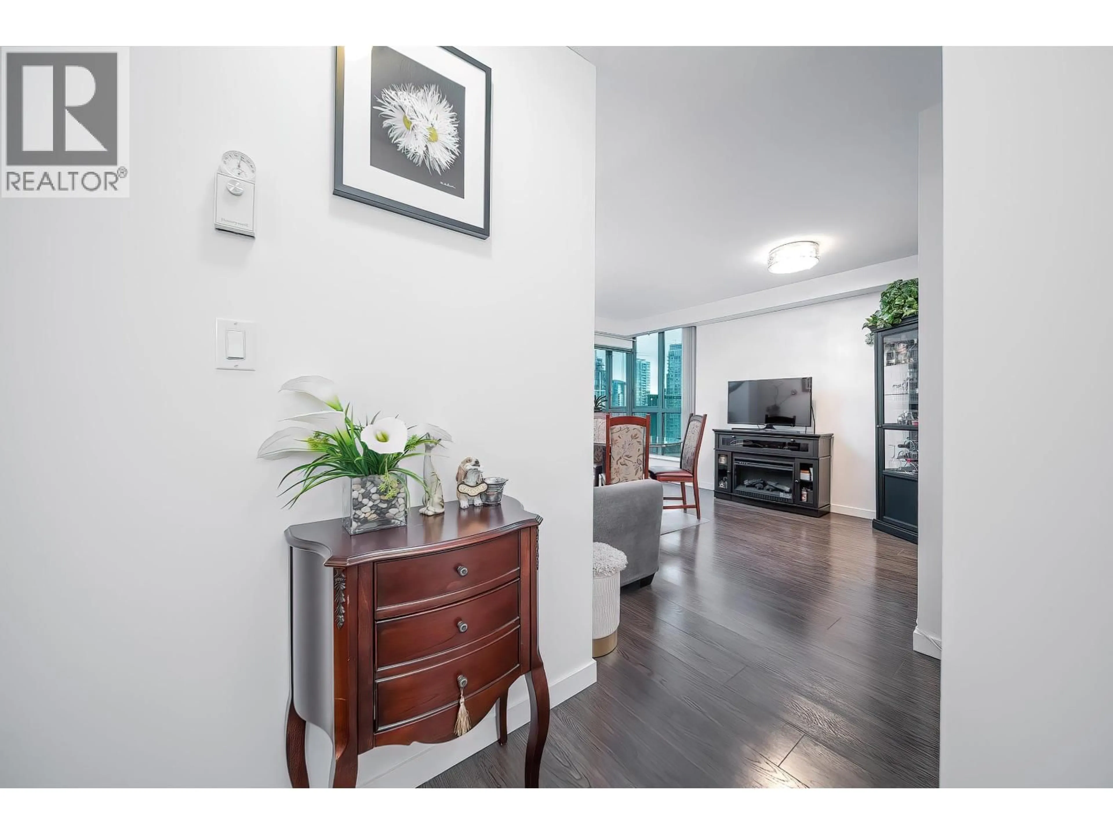 Indoor entryway for 2303 - 1188 HOWE STREET, Vancouver British Columbia V6Z2S8