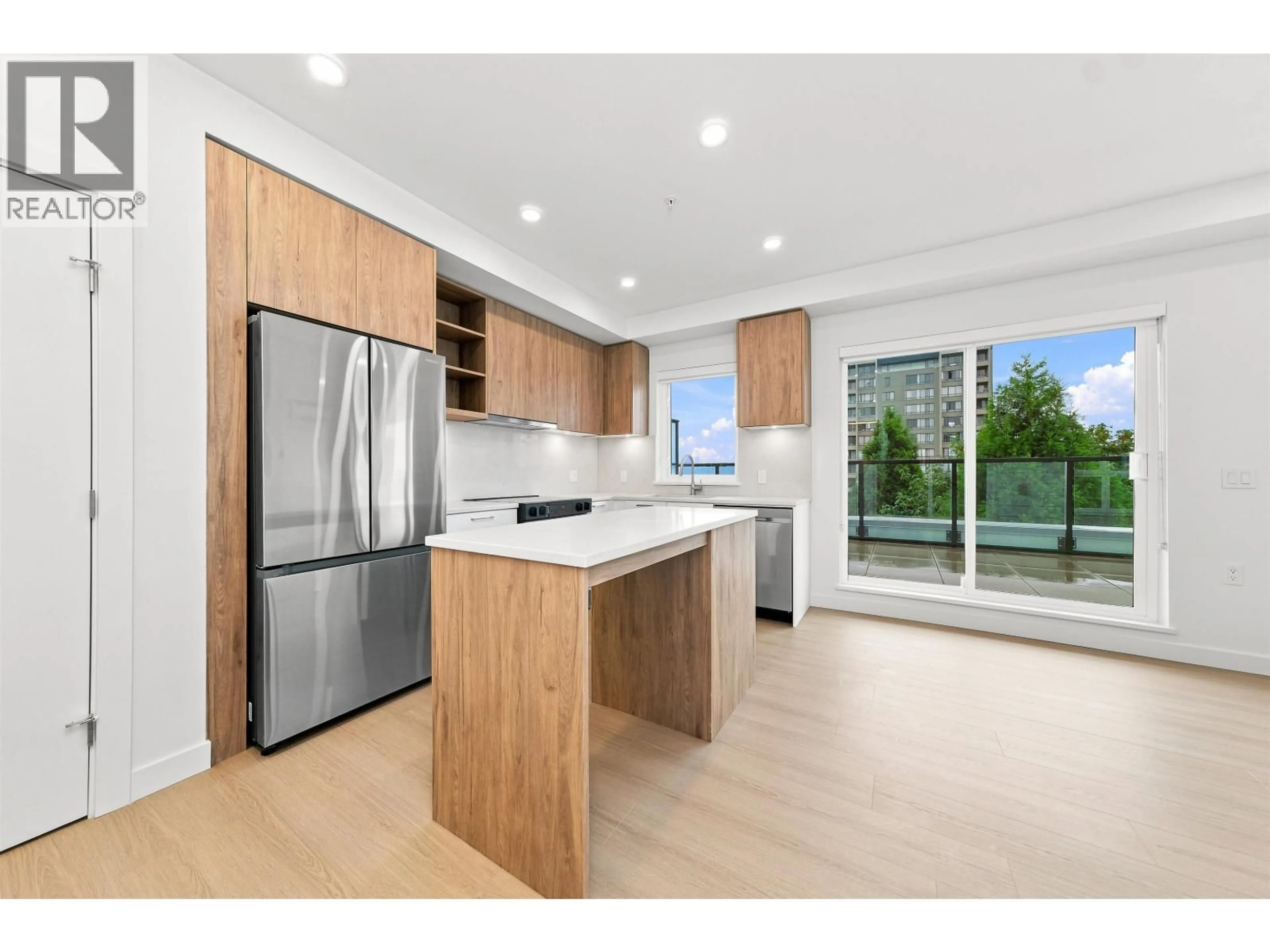 Open concept kitchen, unknown for 423 - 82 FIRST STREET, New Westminster British Columbia V3L0L8
