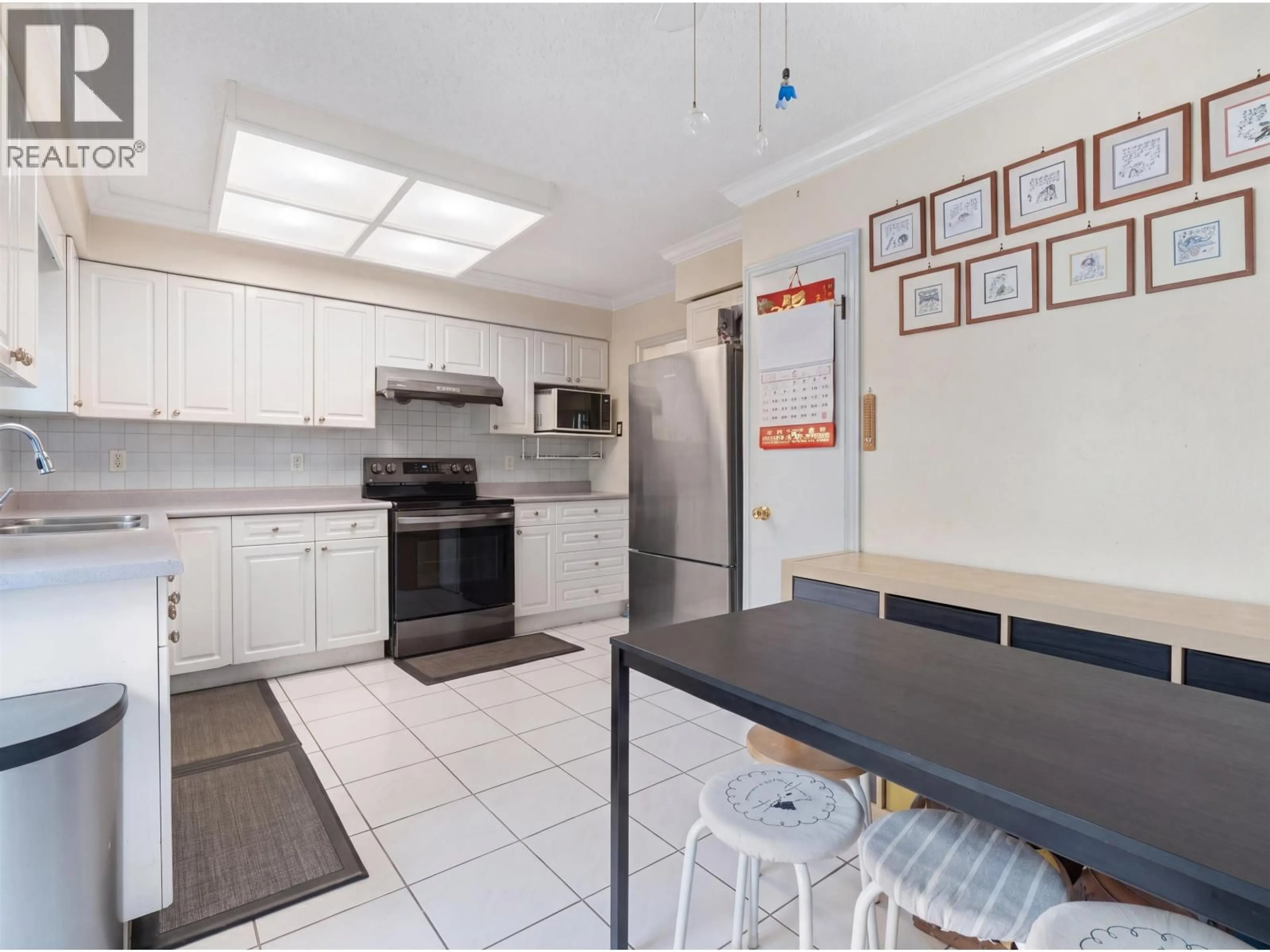 Standard kitchen, ceramic/tile floor for 3099 DRYDEN WAY, North Vancouver British Columbia V7K2A3