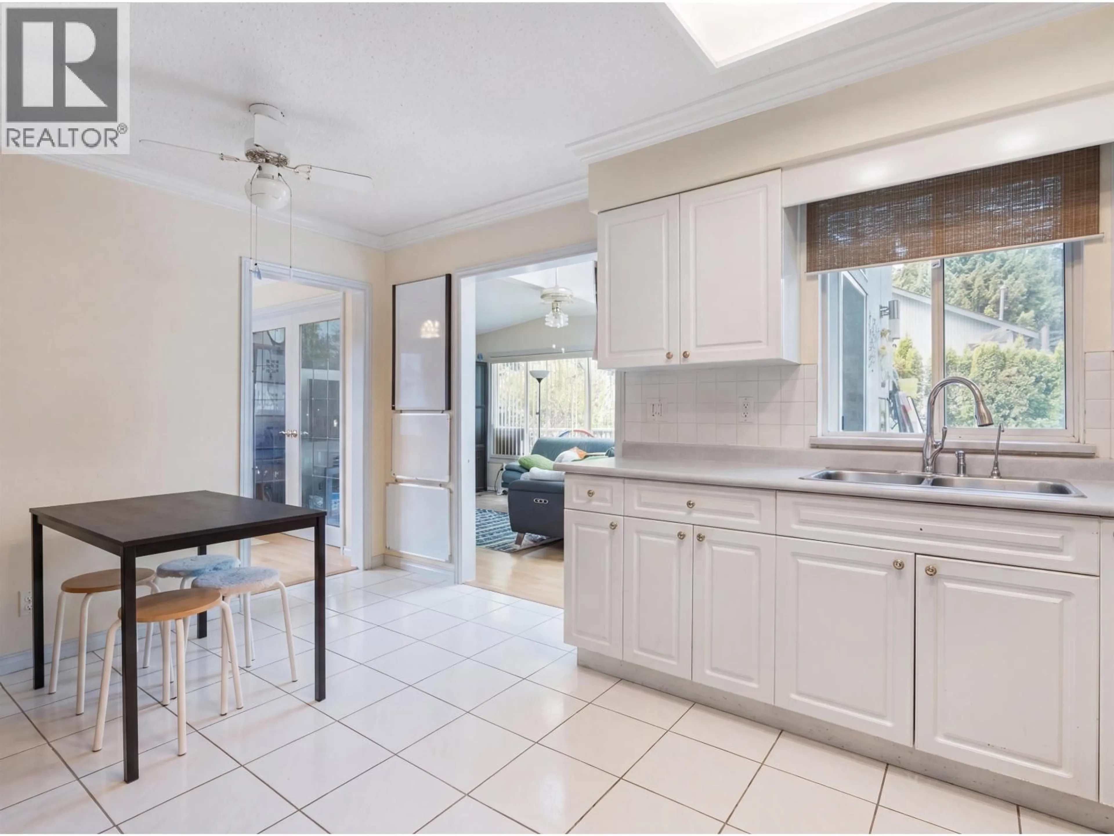 Open concept kitchen, ceramic/tile floor for 3099 DRYDEN WAY, North Vancouver British Columbia V7K2A3