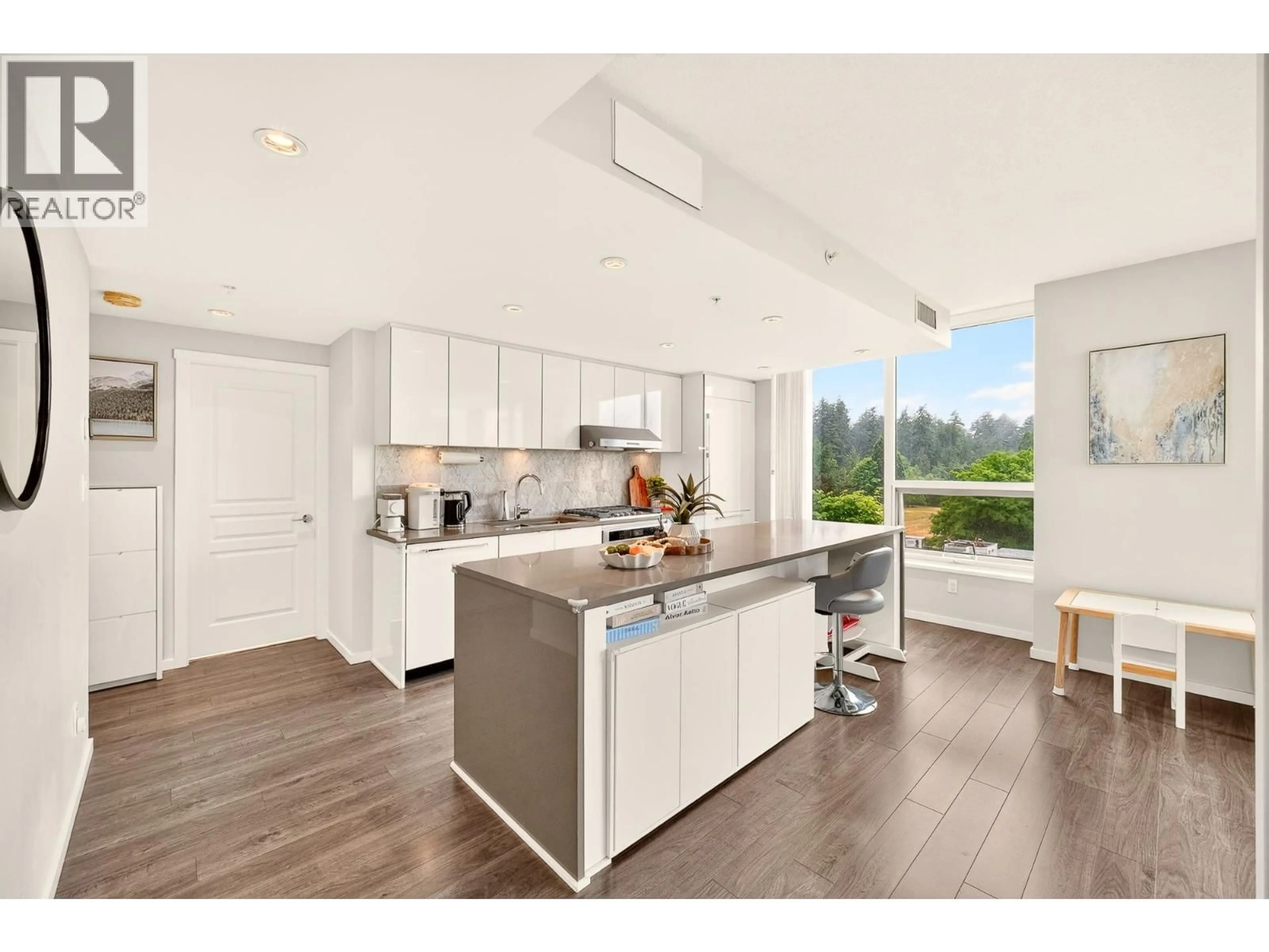 Open concept kitchen, unknown for 607 - 5883 BARKER AVENUE, Burnaby British Columbia V5H0G4