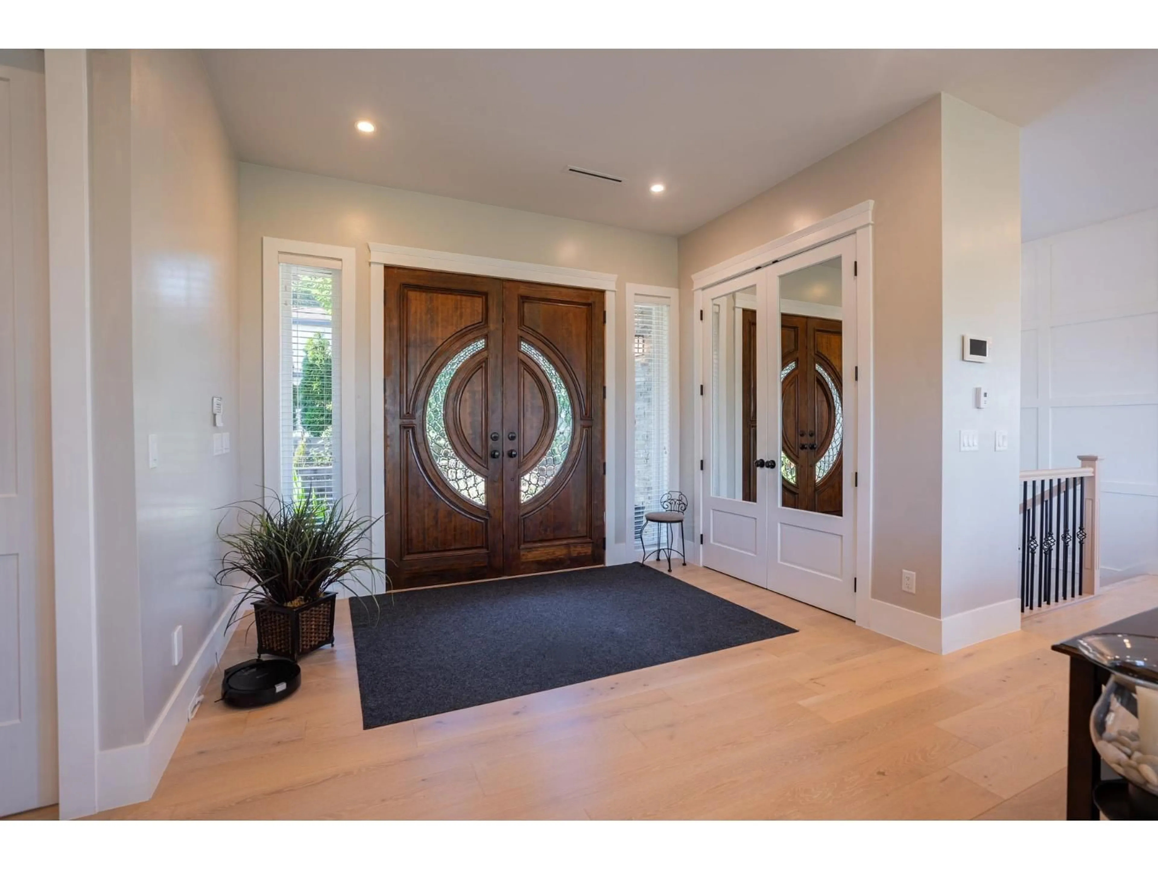 Indoor entryway for 12528 52A AVENUE, Surrey British Columbia V3X3K3