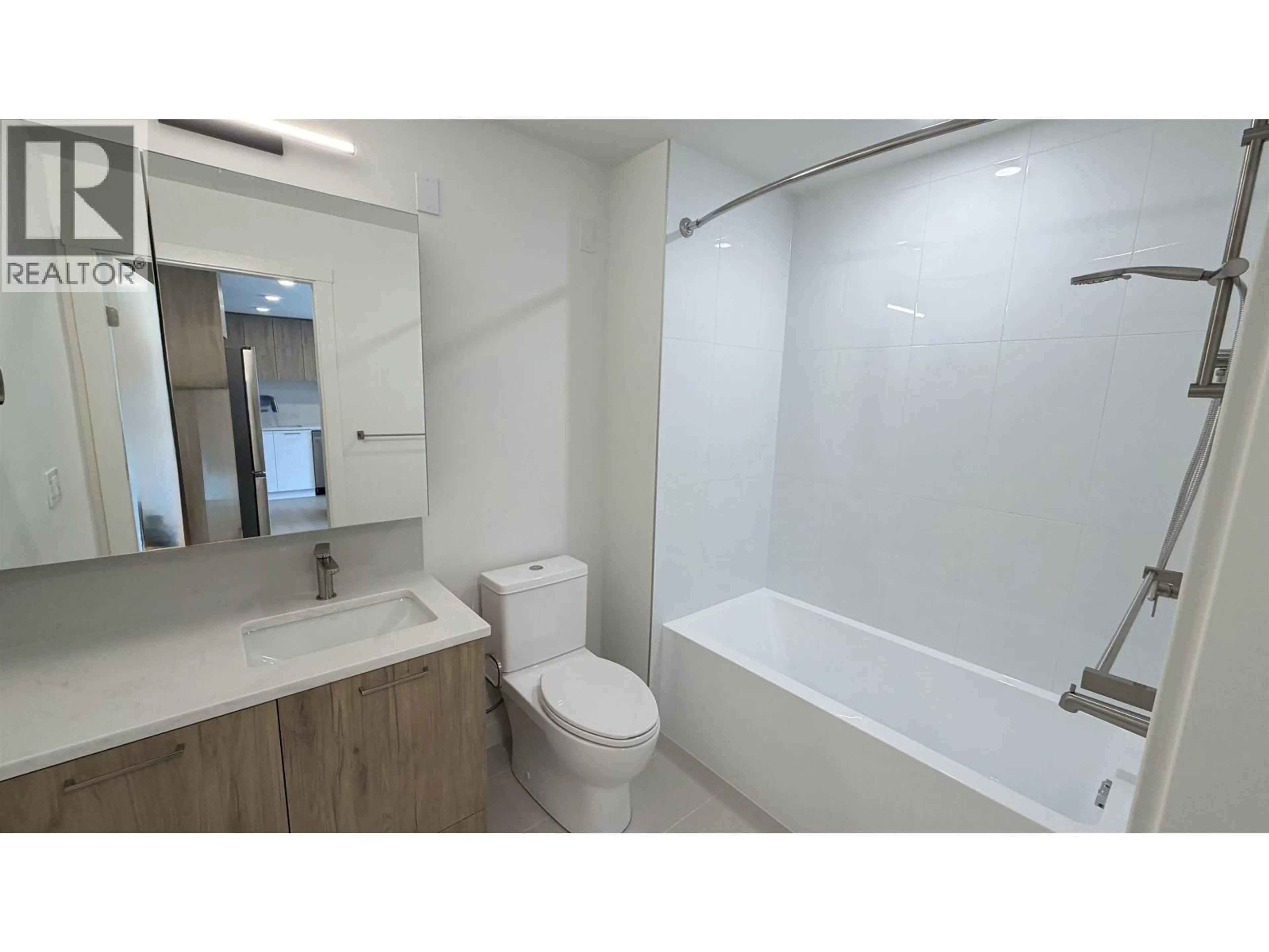 Standard bathroom, unknown for 426 - 82 FIRST STREET, New Westminster British Columbia V3L0L8