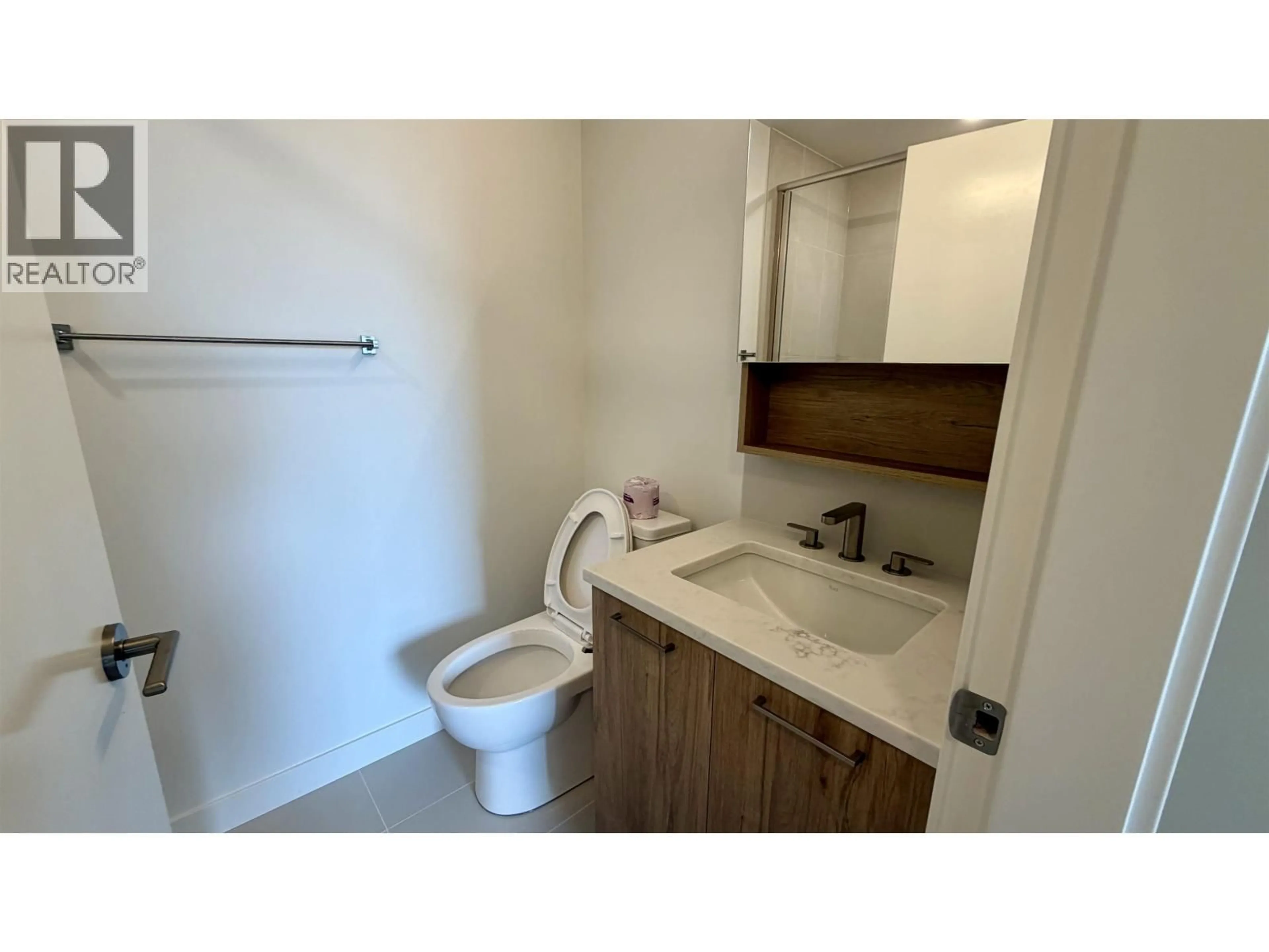 Standard bathroom, unknown for 426 - 82 FIRST STREET, New Westminster British Columbia V3L0L8