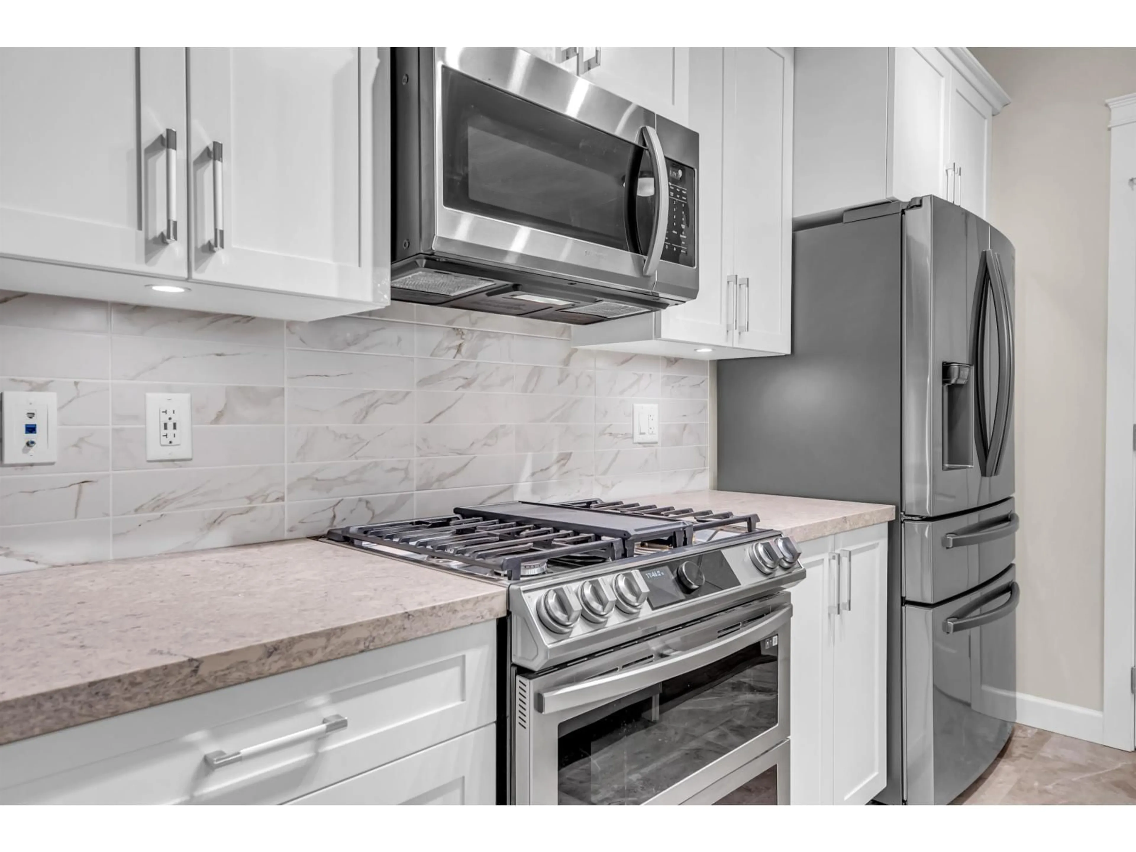 Standard kitchen, ceramic/tile floor for 201 - 20328 86 AVENUE, Langley British Columbia V2Y2C2