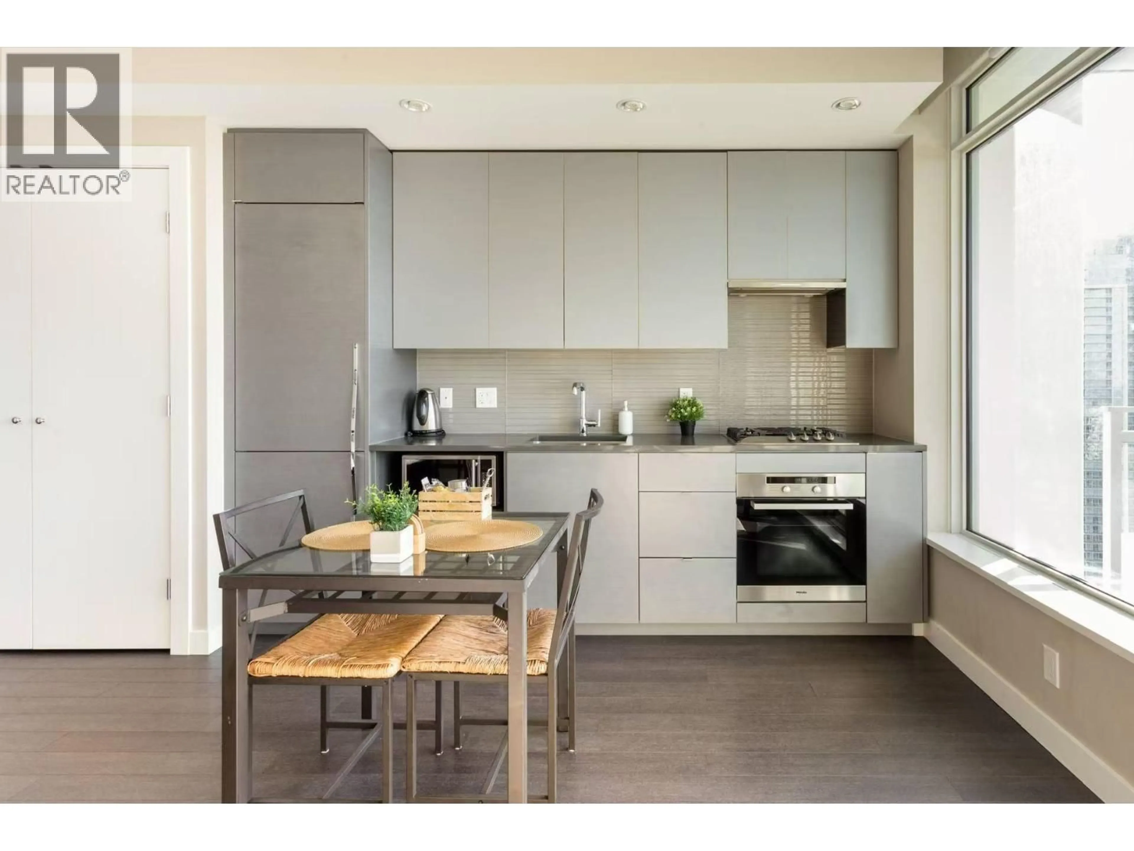 Contemporary kitchen, wood/laminate floor for 3702 - 4508 HAZEL STREET, Burnaby British Columbia V5H0E4