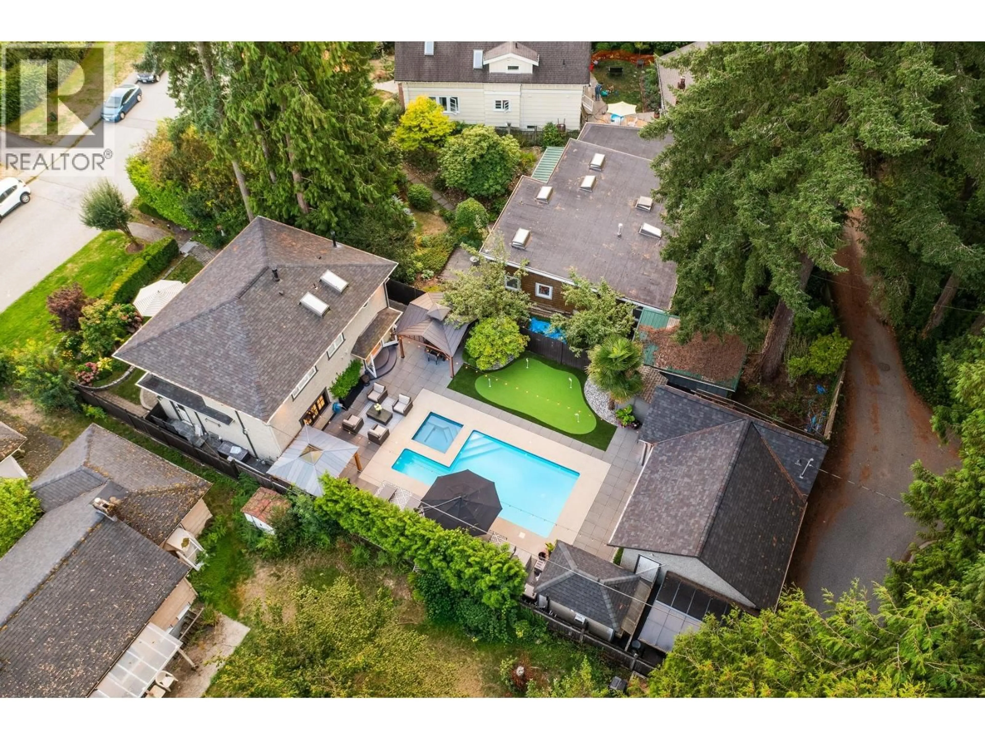 A pic from outside/outdoor area/front of a property/back of a property/a pic from drone, street for 1018 19TH STREET, North Vancouver British Columbia V7P3C9