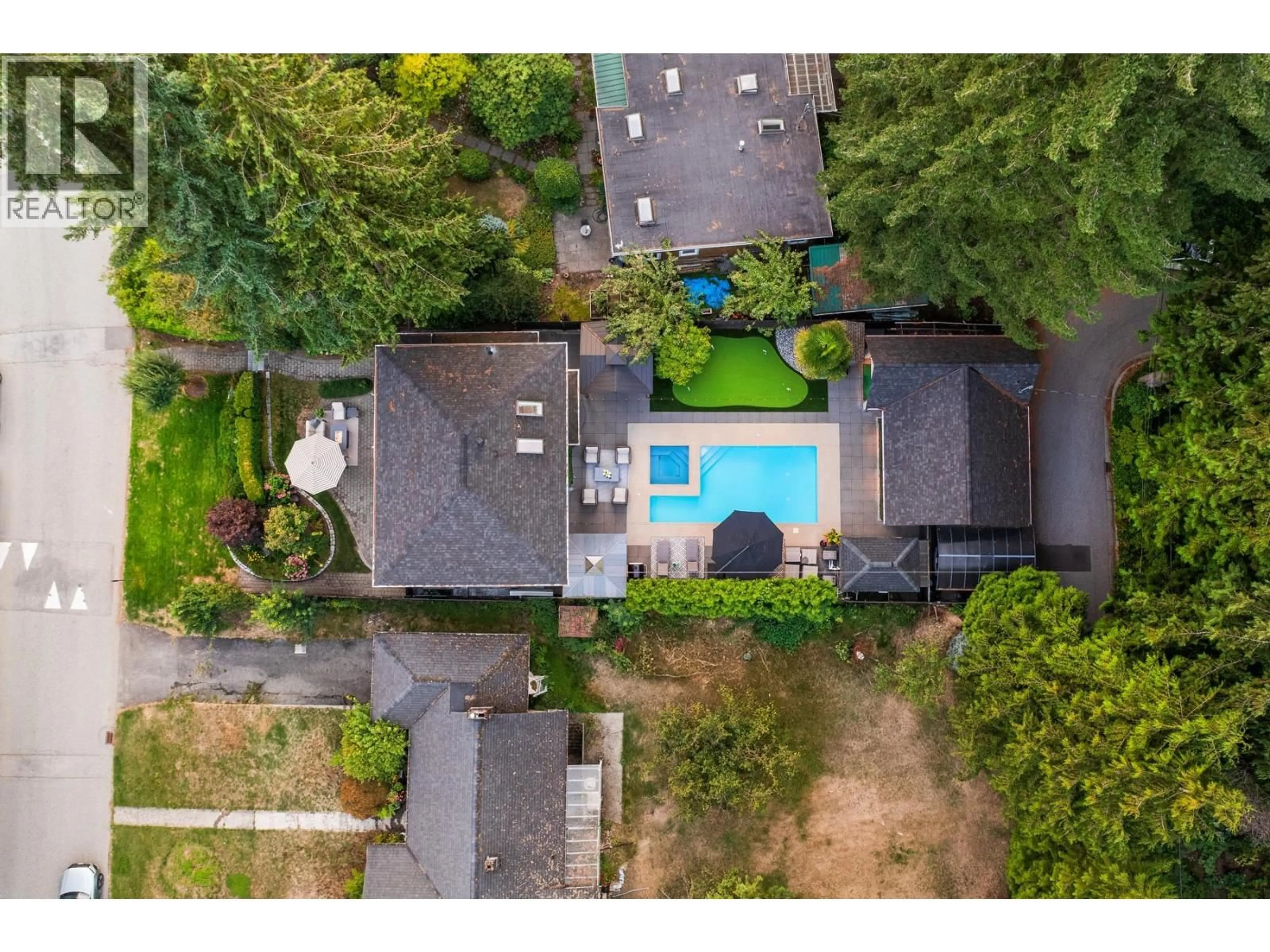 A pic from outside/outdoor area/front of a property/back of a property/a pic from drone, street for 1018 19TH STREET, North Vancouver British Columbia V7P3C9