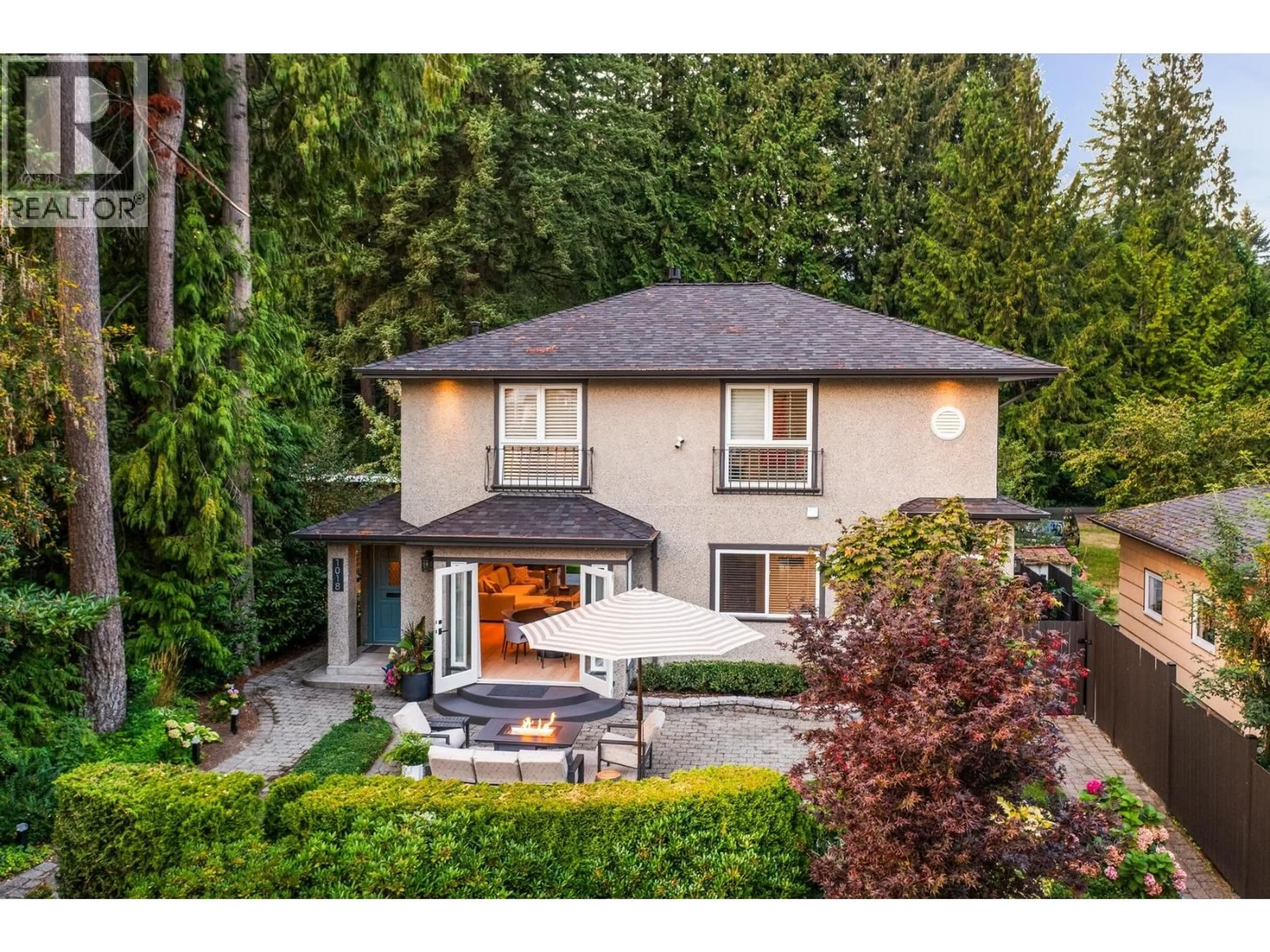 A pic from outside/outdoor area/front of a property/back of a property/a pic from drone, street for 1018 19TH STREET, North Vancouver British Columbia V7P3C9