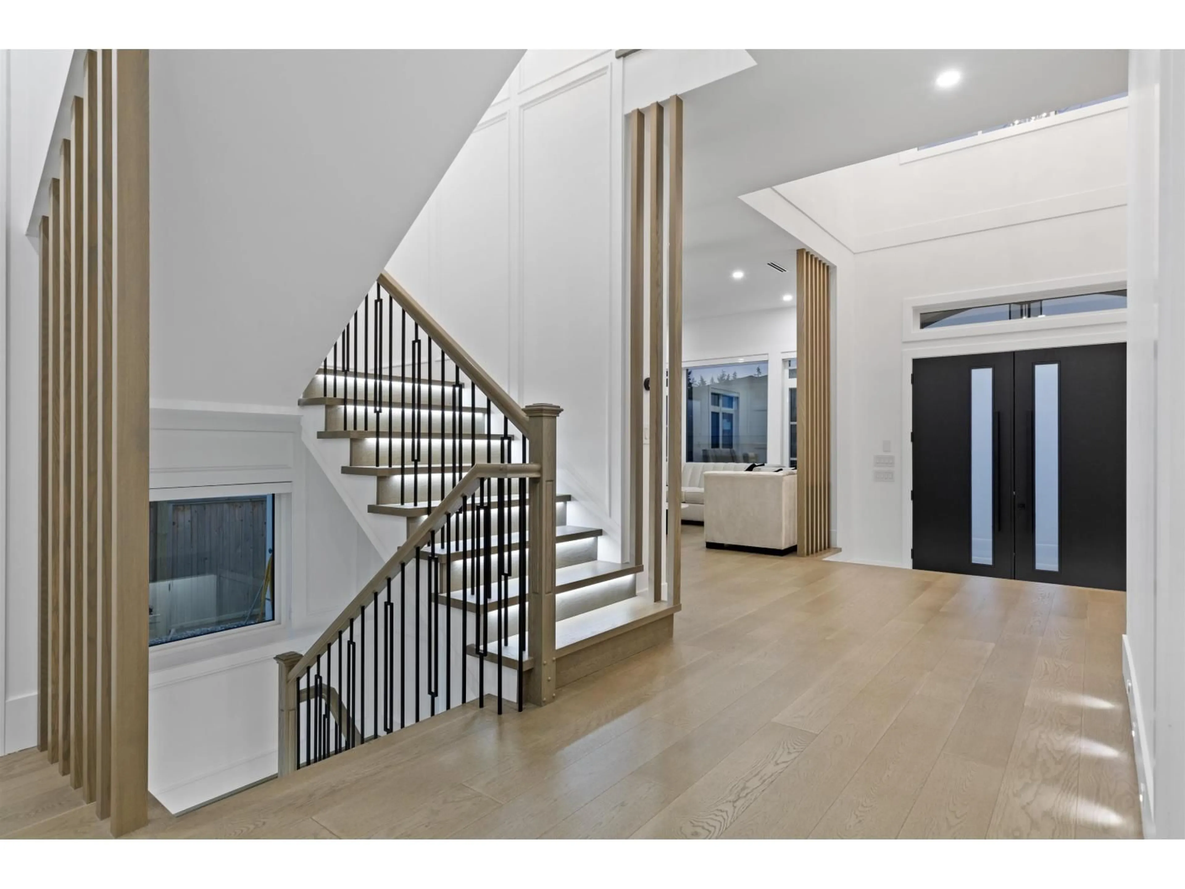 Indoor foyer for 19759 33 AVENUE, Langley British Columbia V3A0N9