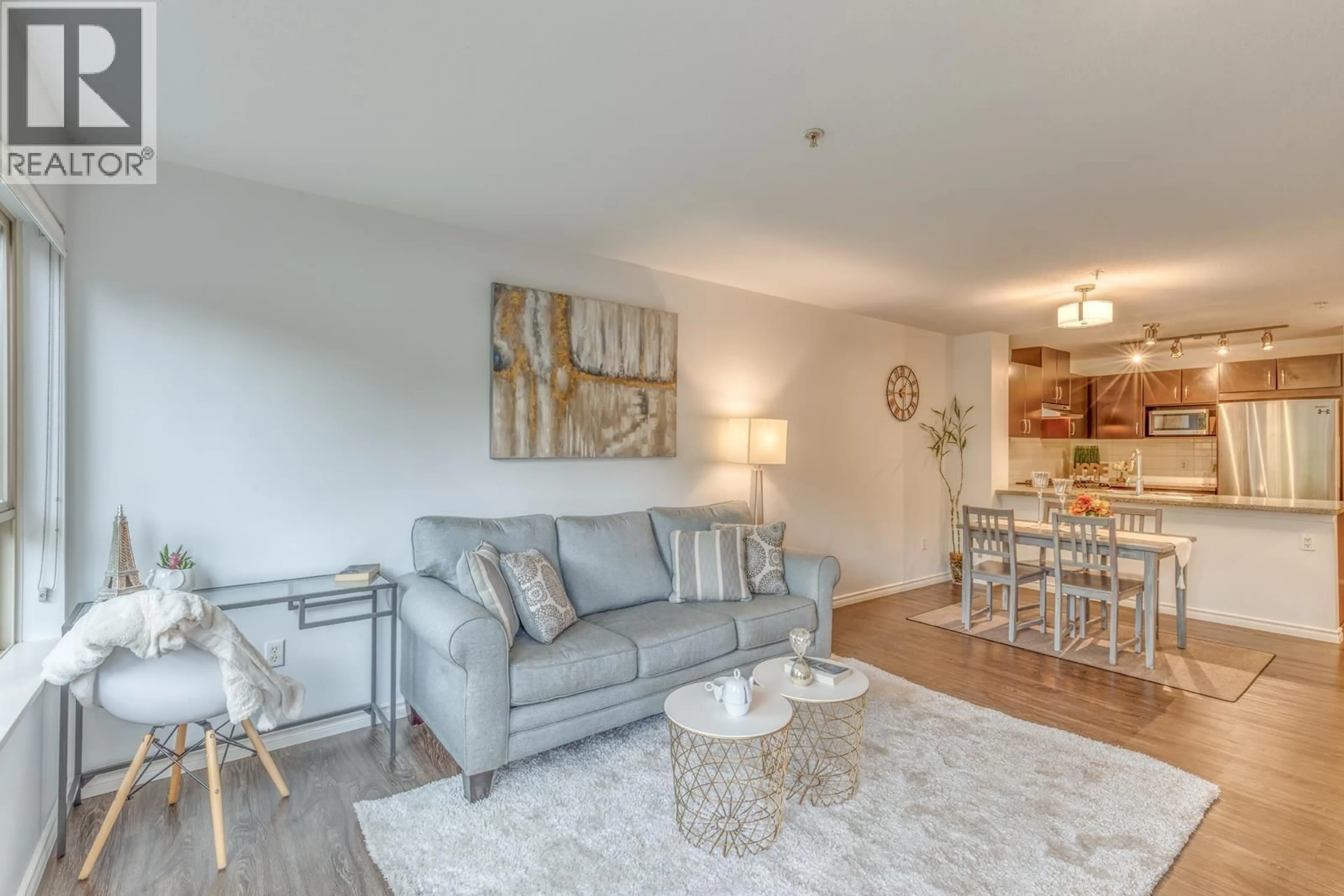 Living room with furniture, unknown for 316 - 3132 DAYANEE SPRINGS BOULEVARD, Coquitlam British Columbia V3E0B5