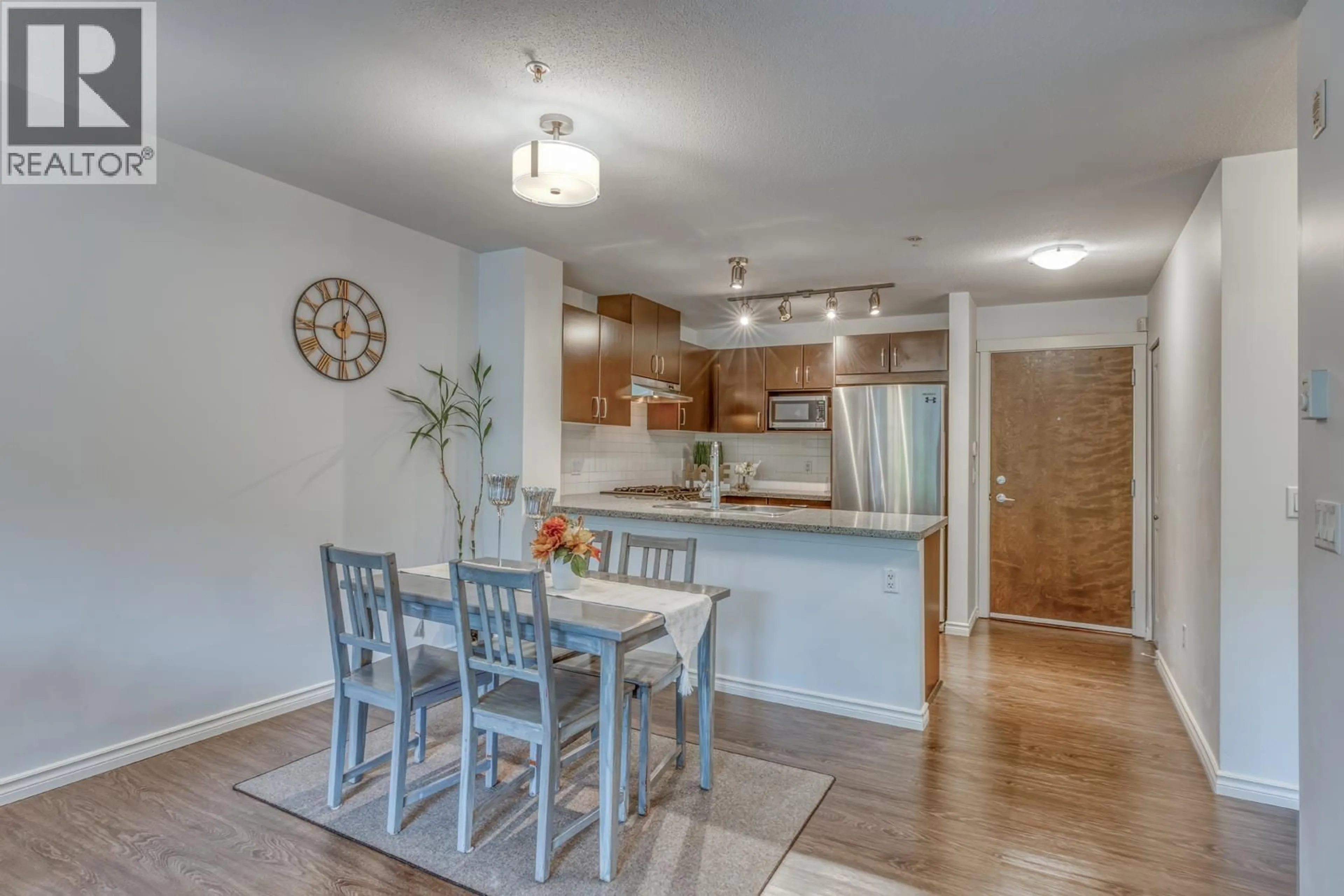 Open concept kitchen, wood/laminate floor for 316 - 3132 DAYANEE SPRINGS BOULEVARD, Coquitlam British Columbia V3E0B5