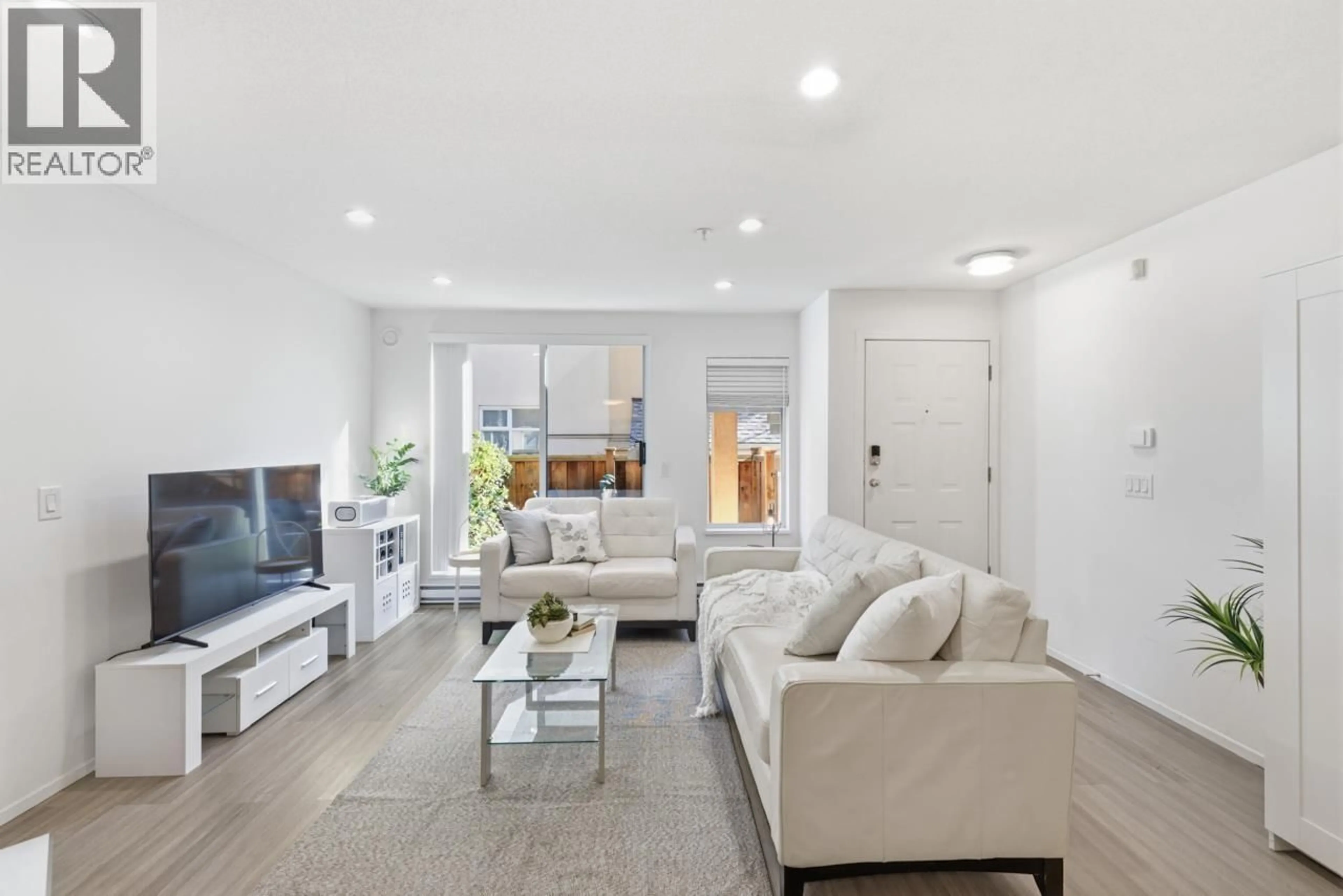 Living room with furniture, ceramic/tile floor for 20 - 3428 ADANAC STREET, Vancouver British Columbia V5K5H5
