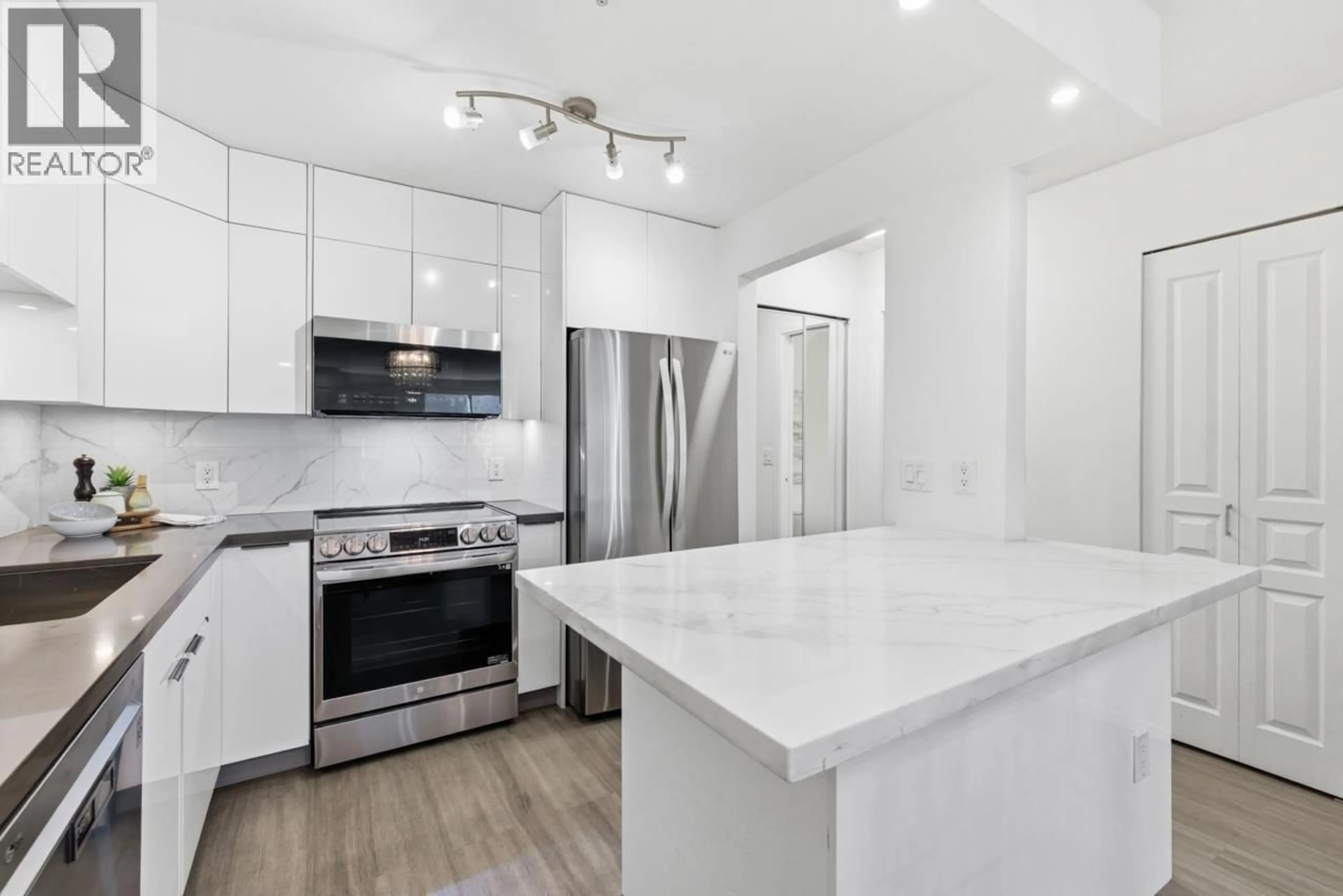 Unknown for 20 - 3428 ADANAC STREET, Vancouver British Columbia V5K5H5