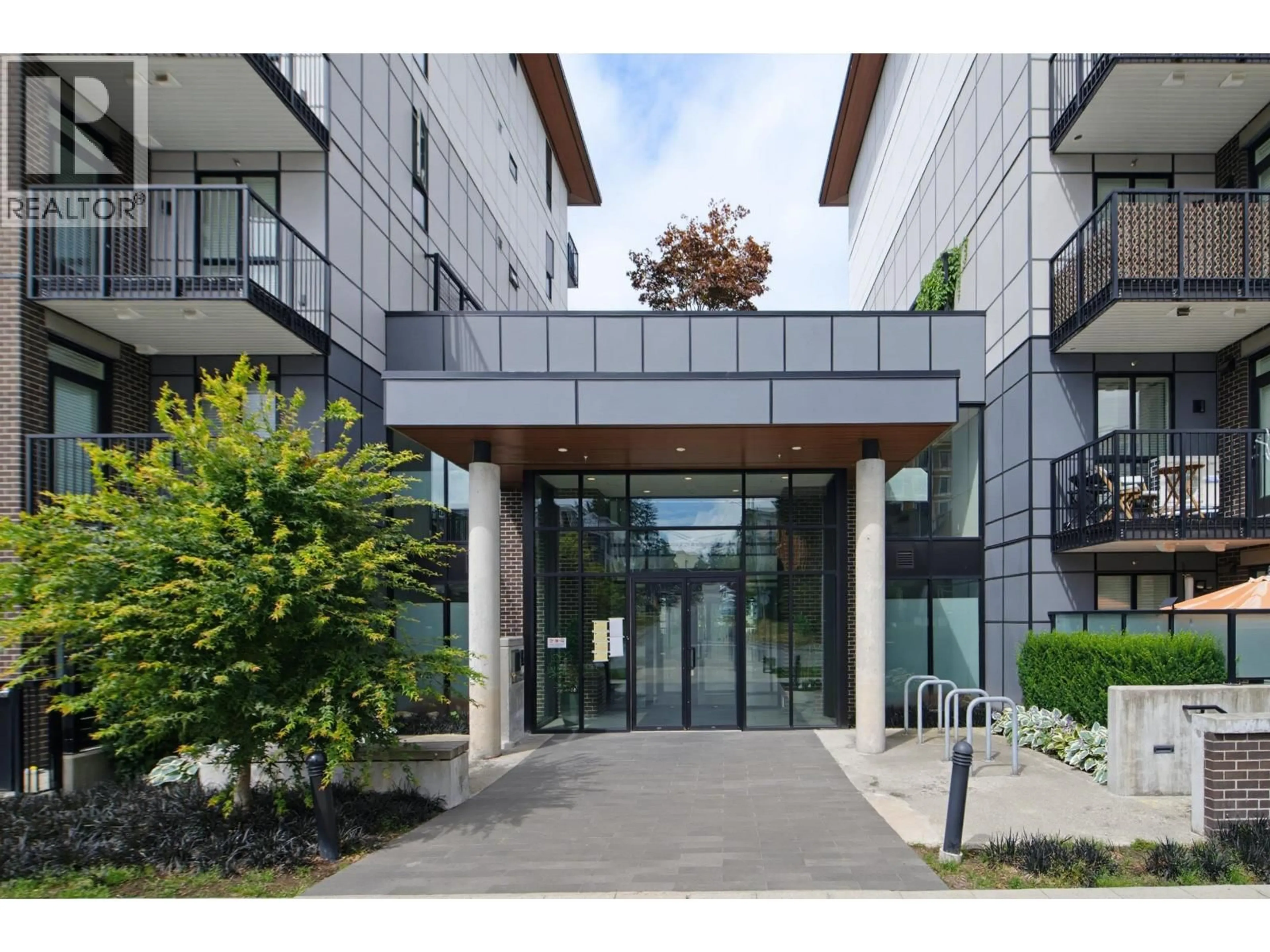 Indoor foyer for 220 - 750 DOGWOOD STREET, Coquitlam British Columbia V3J4B7
