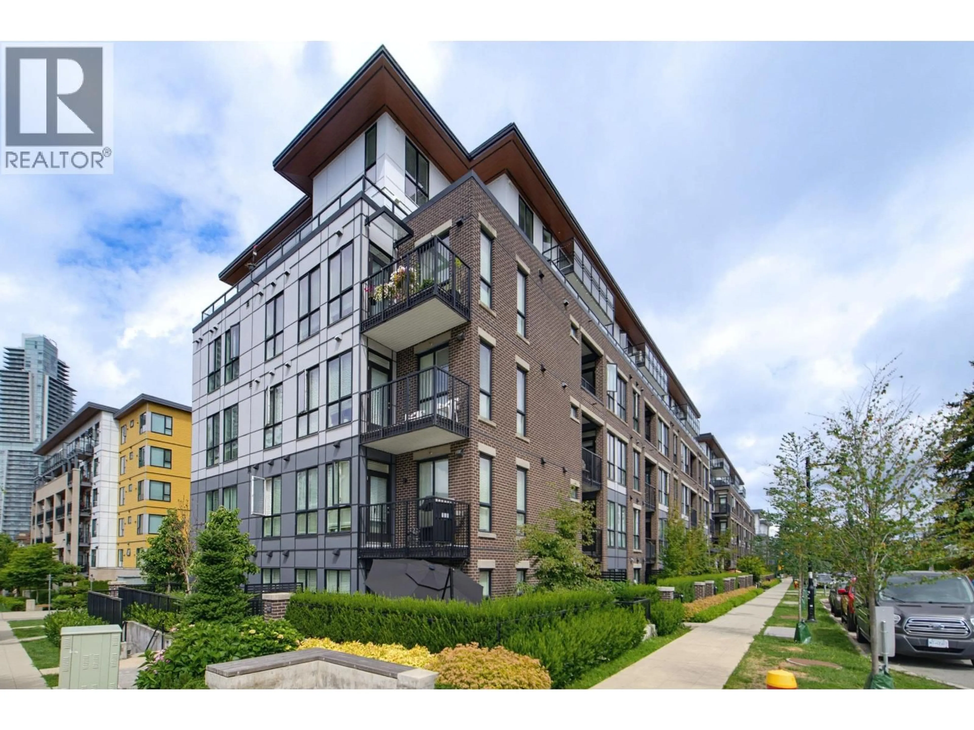 Patio, building for 220 - 750 DOGWOOD STREET, Coquitlam British Columbia V3J4B7