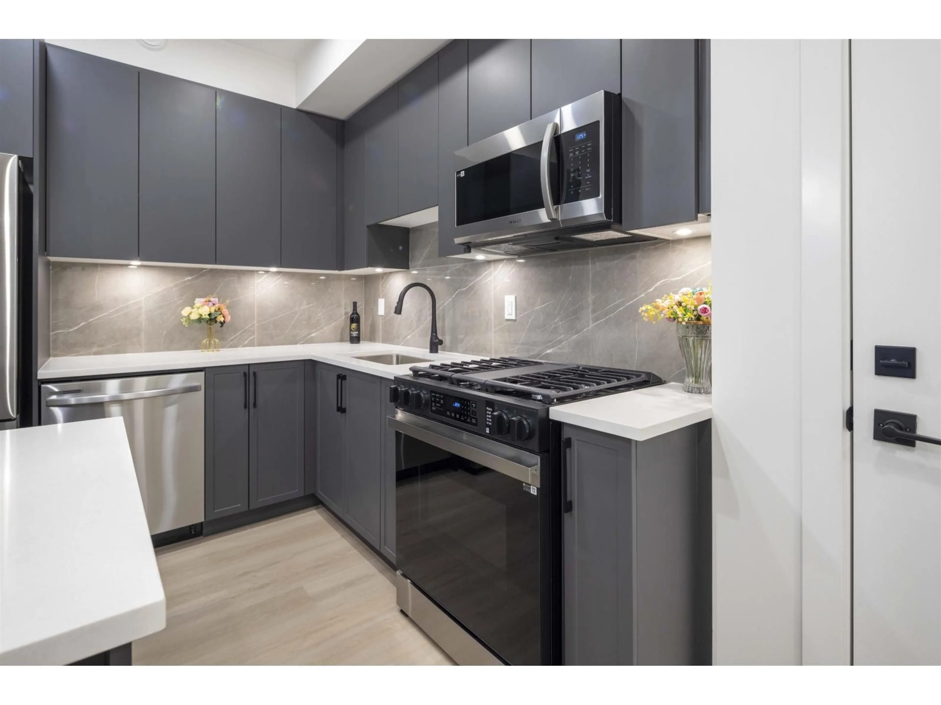Standard kitchen, ceramic/tile floor for 310 - 3480 146A, Surrey British Columbia V4P0H6
