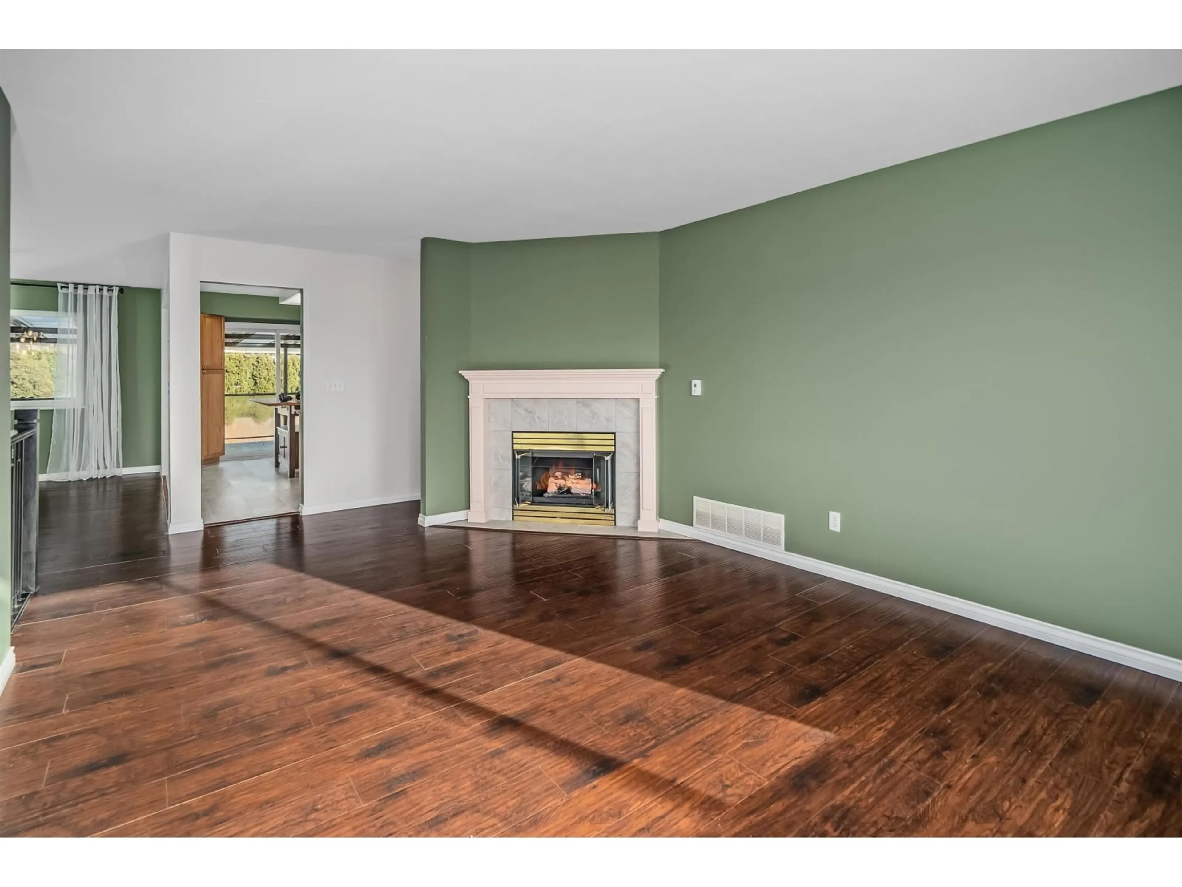 Unknown for 15663 107A AVENUE, Surrey British Columbia V4N3H9