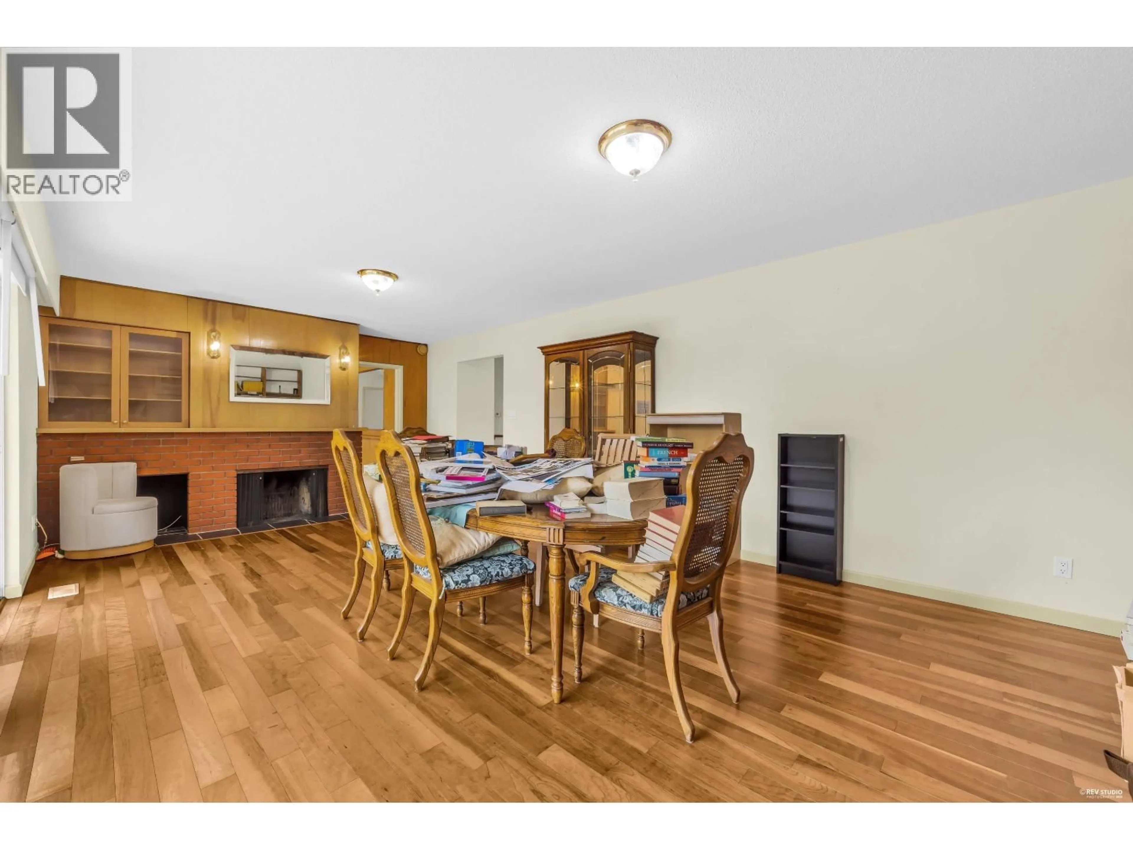 Dining room, wood/laminate floor for 568 ST. GILES ROAD, West Vancouver British Columbia V7S1L8
