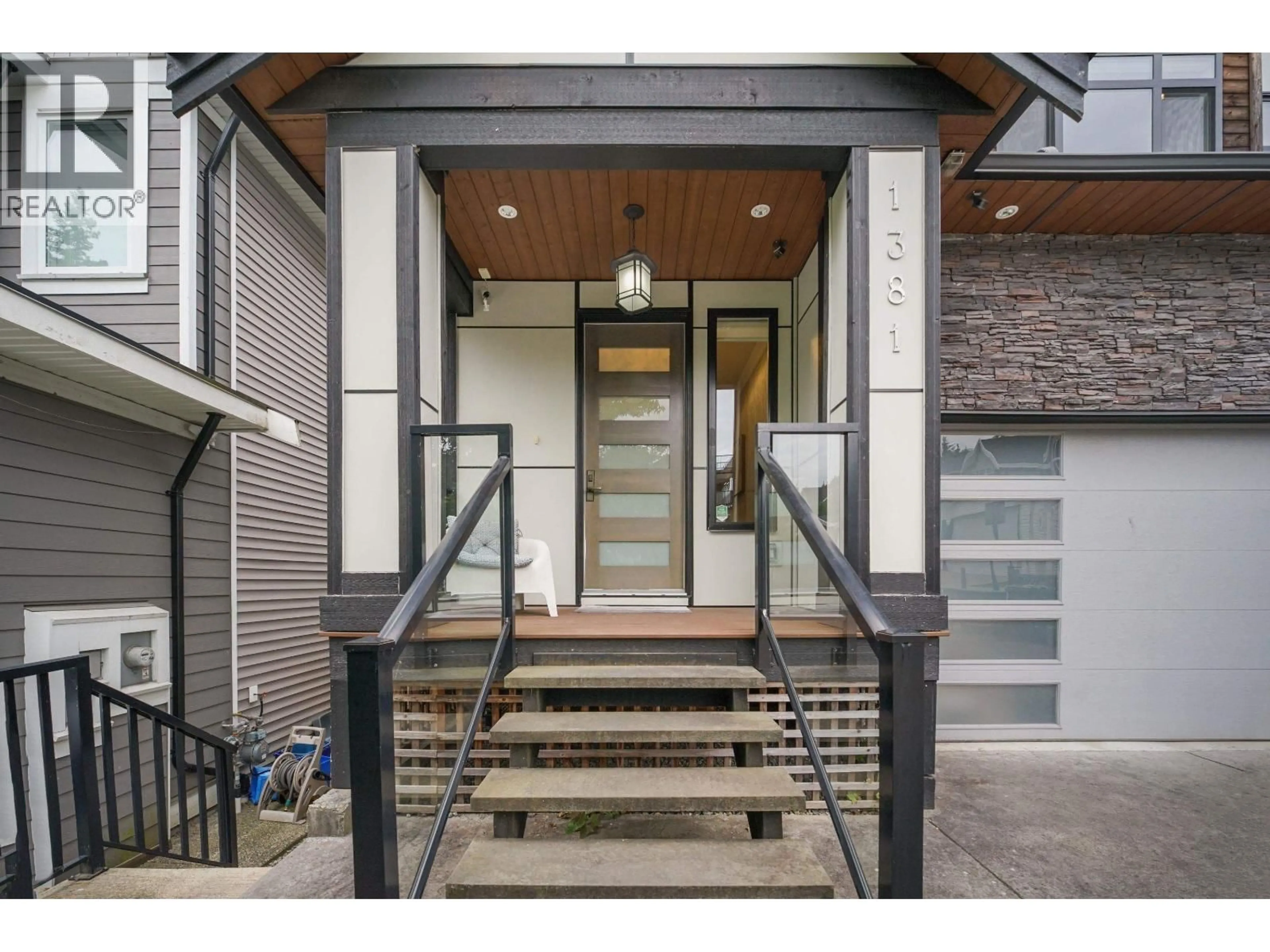 Indoor entryway for 1381 COAST MERIDIAN ROAD, Coquitlam British Columbia V3E3H1