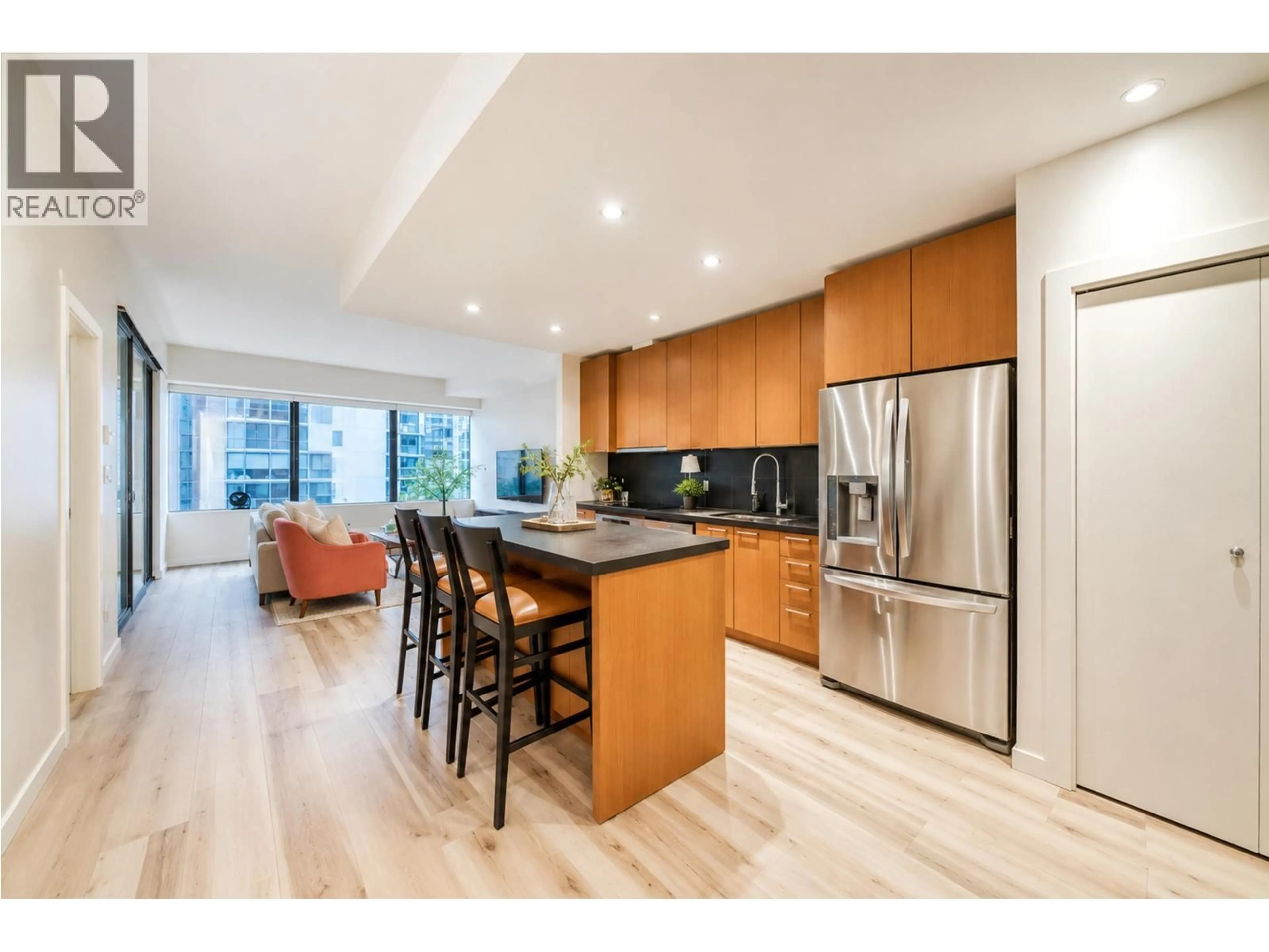 Open concept kitchen, wood/laminate floor for 915 - 1333 GEORGIA STREET, Vancouver British Columbia V6E4V3