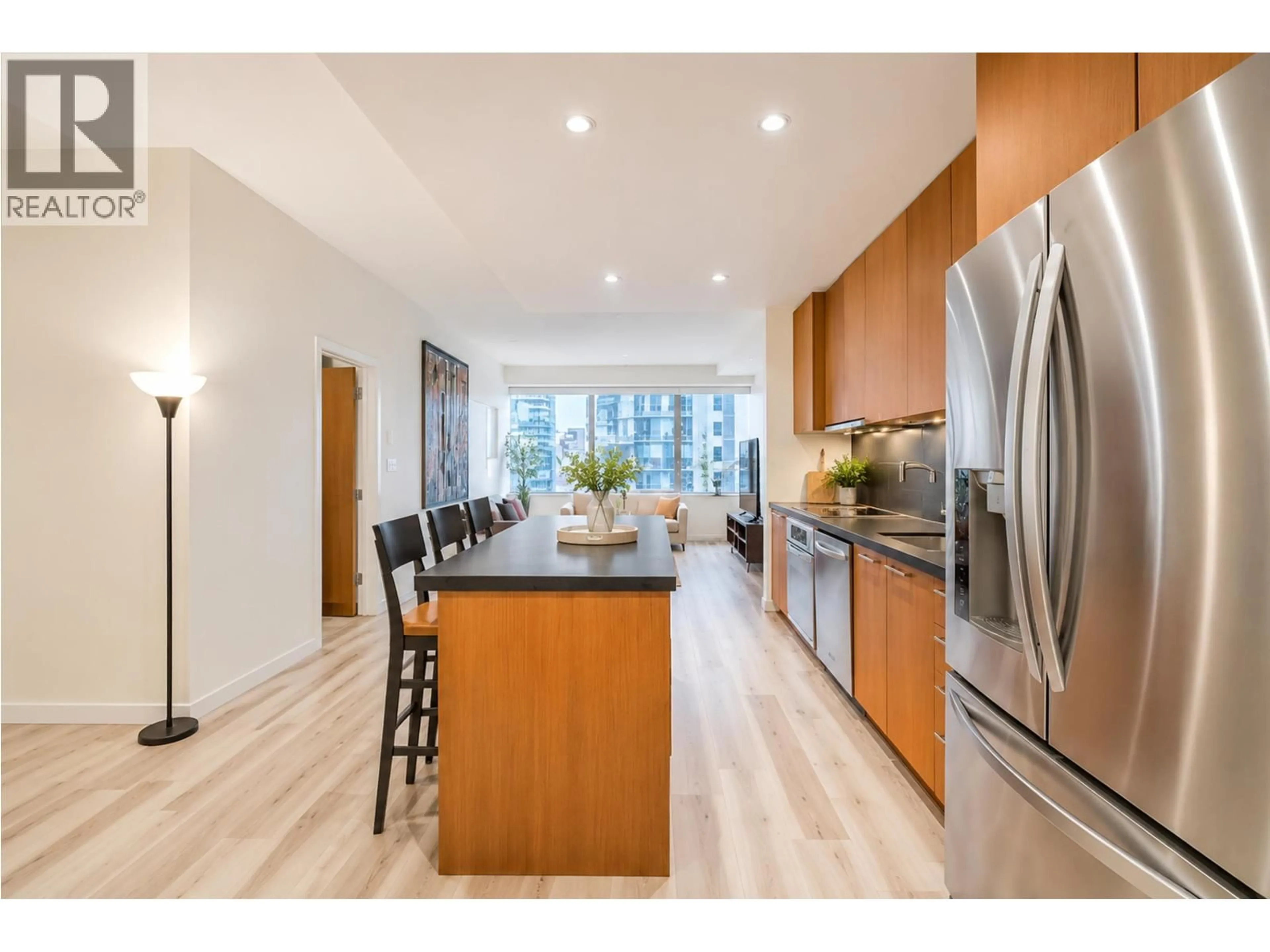 Open concept kitchen, wood/laminate floor for 915 - 1333 GEORGIA STREET, Vancouver British Columbia V6E4V3