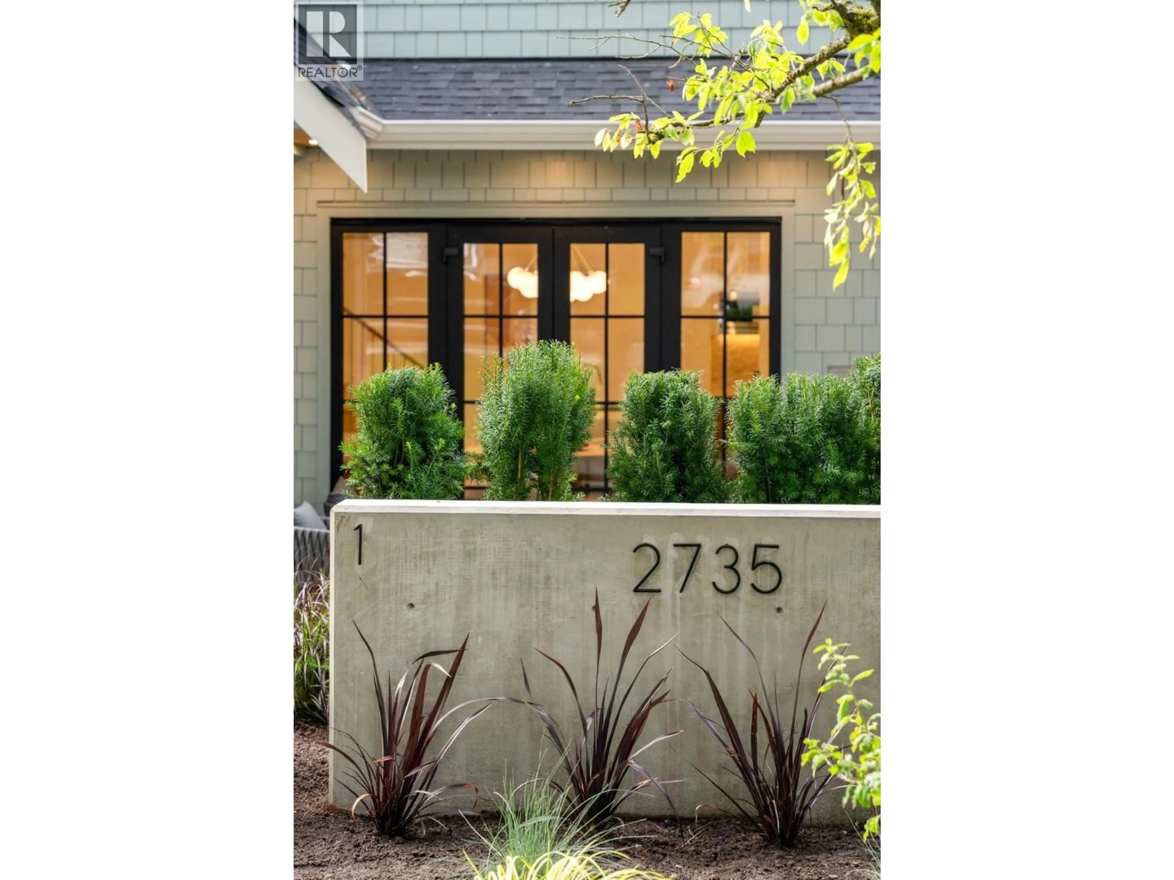 Indoor entryway for 1 - 2735 ETON STREET, Vancouver British Columbia V5K1K2