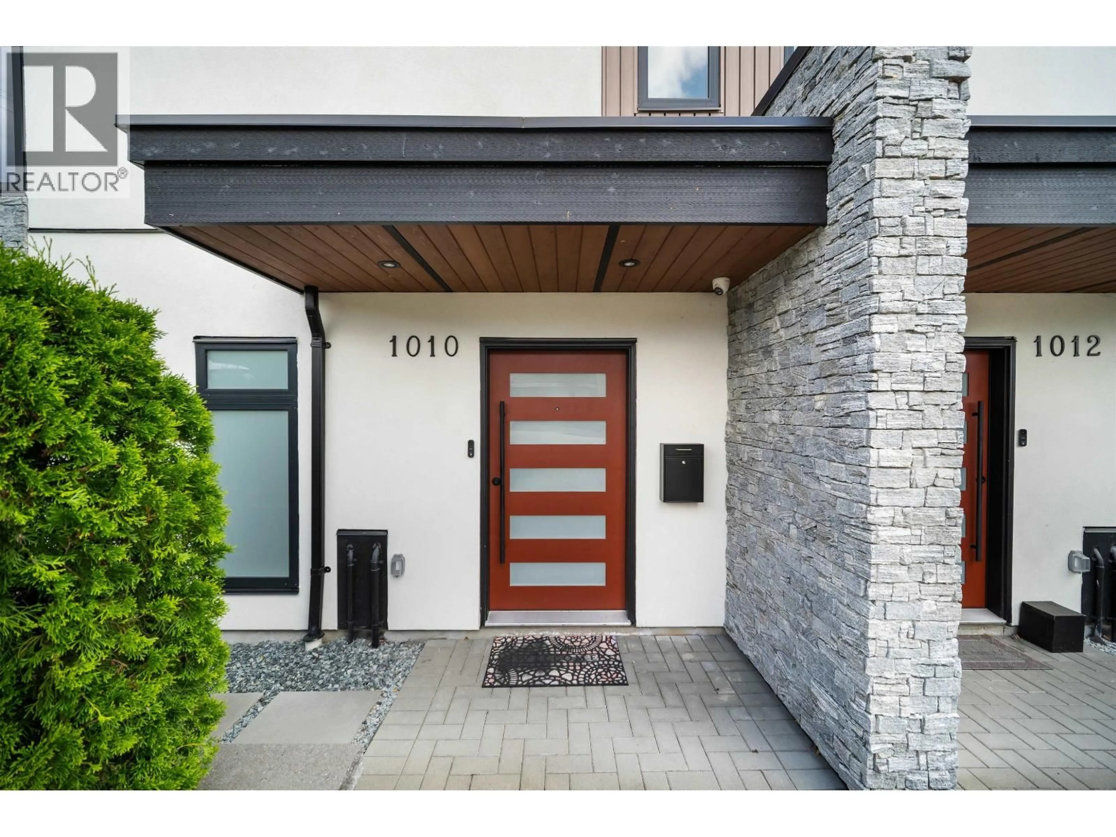 Indoor entryway for 1010 AUGUSTA AVENUE, Burnaby British Columbia V5A2V4