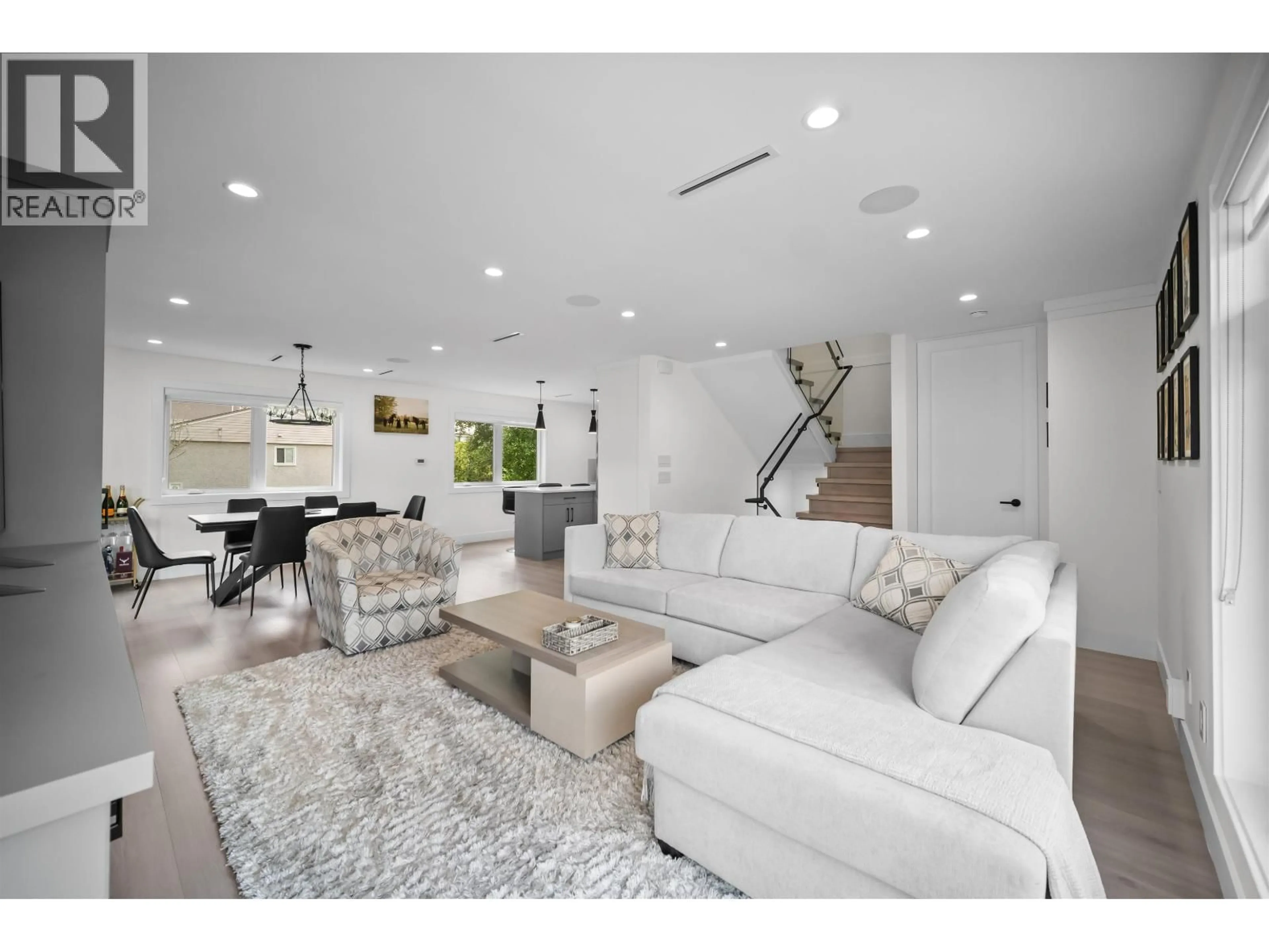 Living room with furniture, unknown for 1010 AUGUSTA AVENUE, Burnaby British Columbia V5A2V4