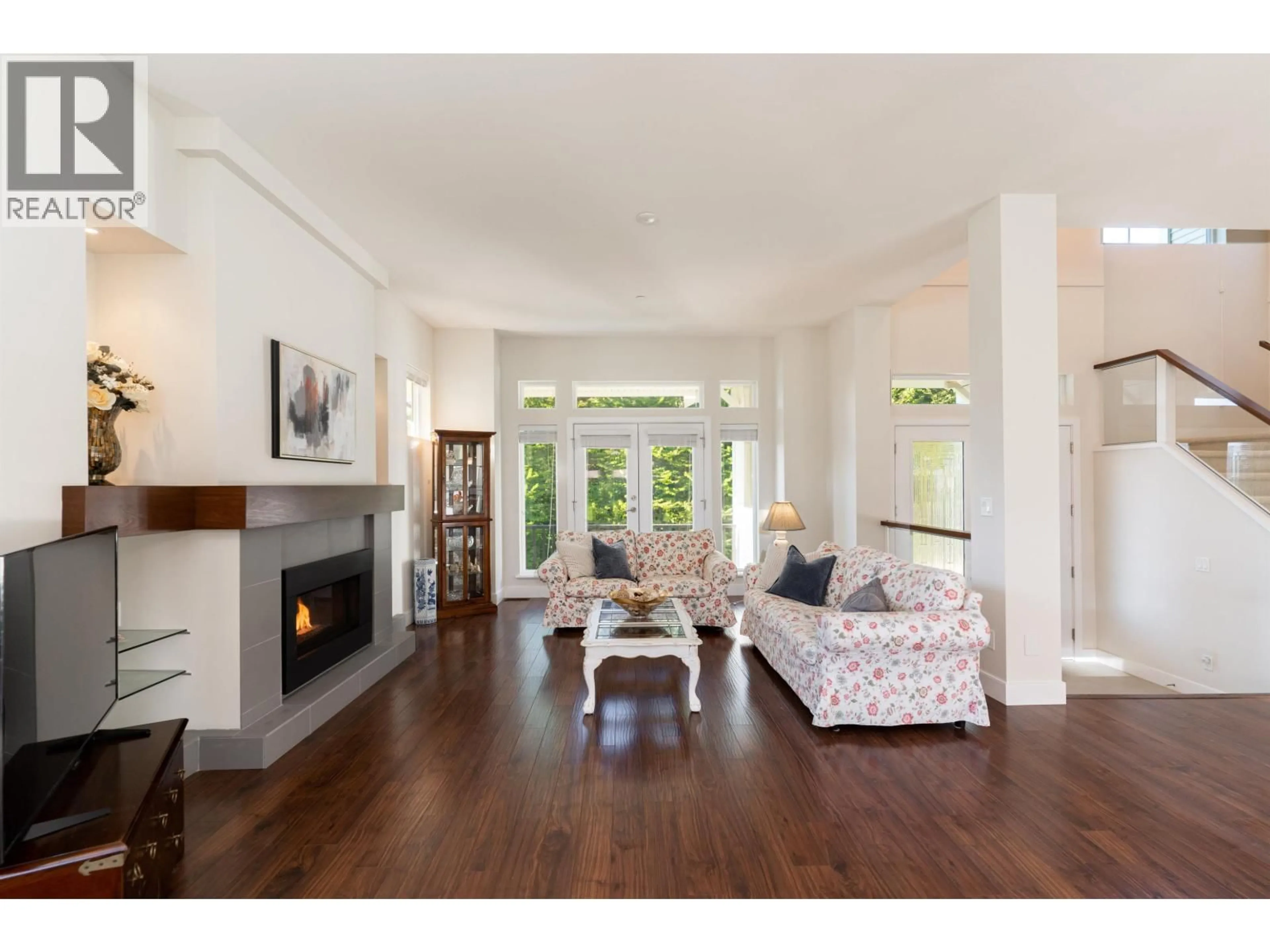 Living room with furniture, wood/laminate floor for 25340 BOSONWORTH AVENUE, Maple Ridge British Columbia V2W1G9