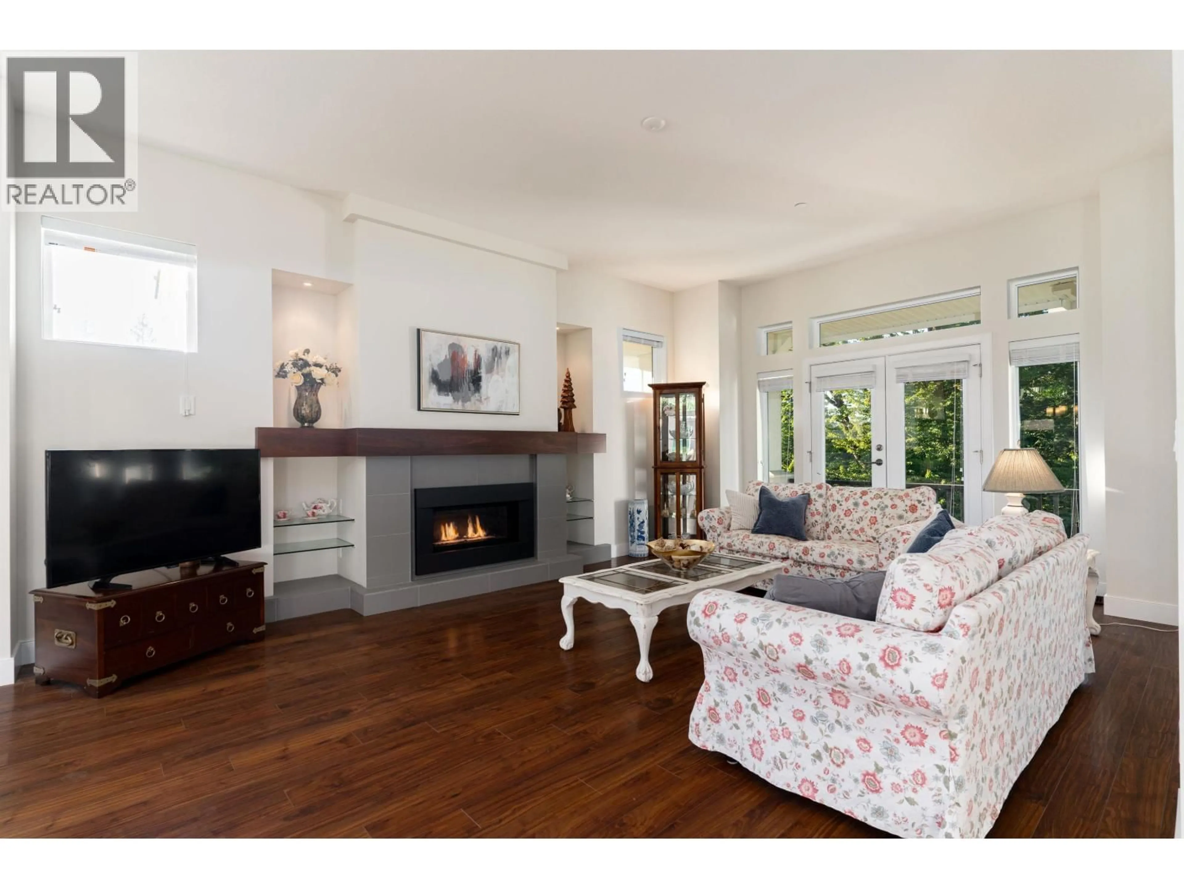 Living room with furniture, wood/laminate floor for 25340 BOSONWORTH AVENUE, Maple Ridge British Columbia V2W1G9