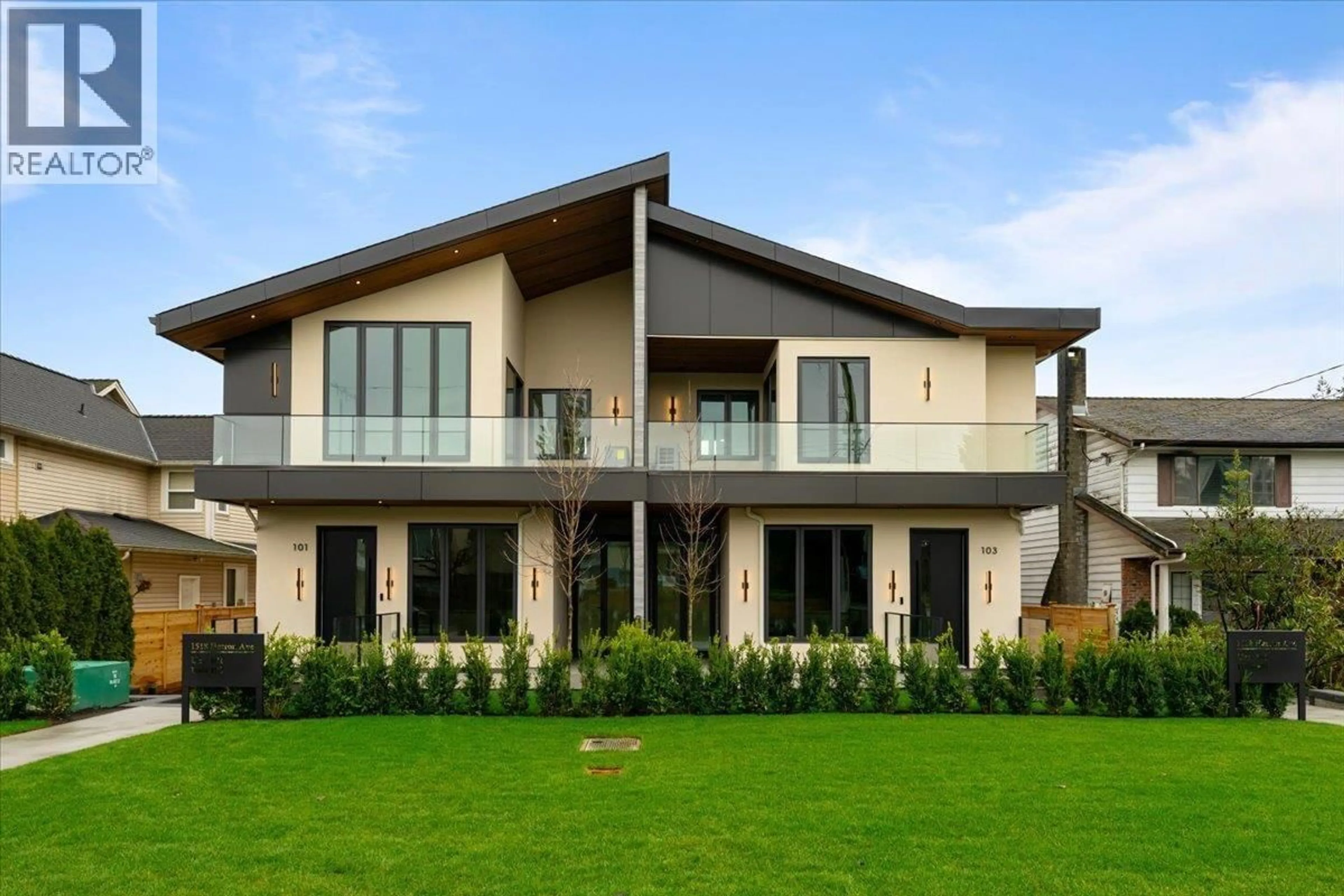 Home with vinyl exterior material, building for 103 - 1518 HATTON AVENUE, Burnaby British Columbia V5A2V1