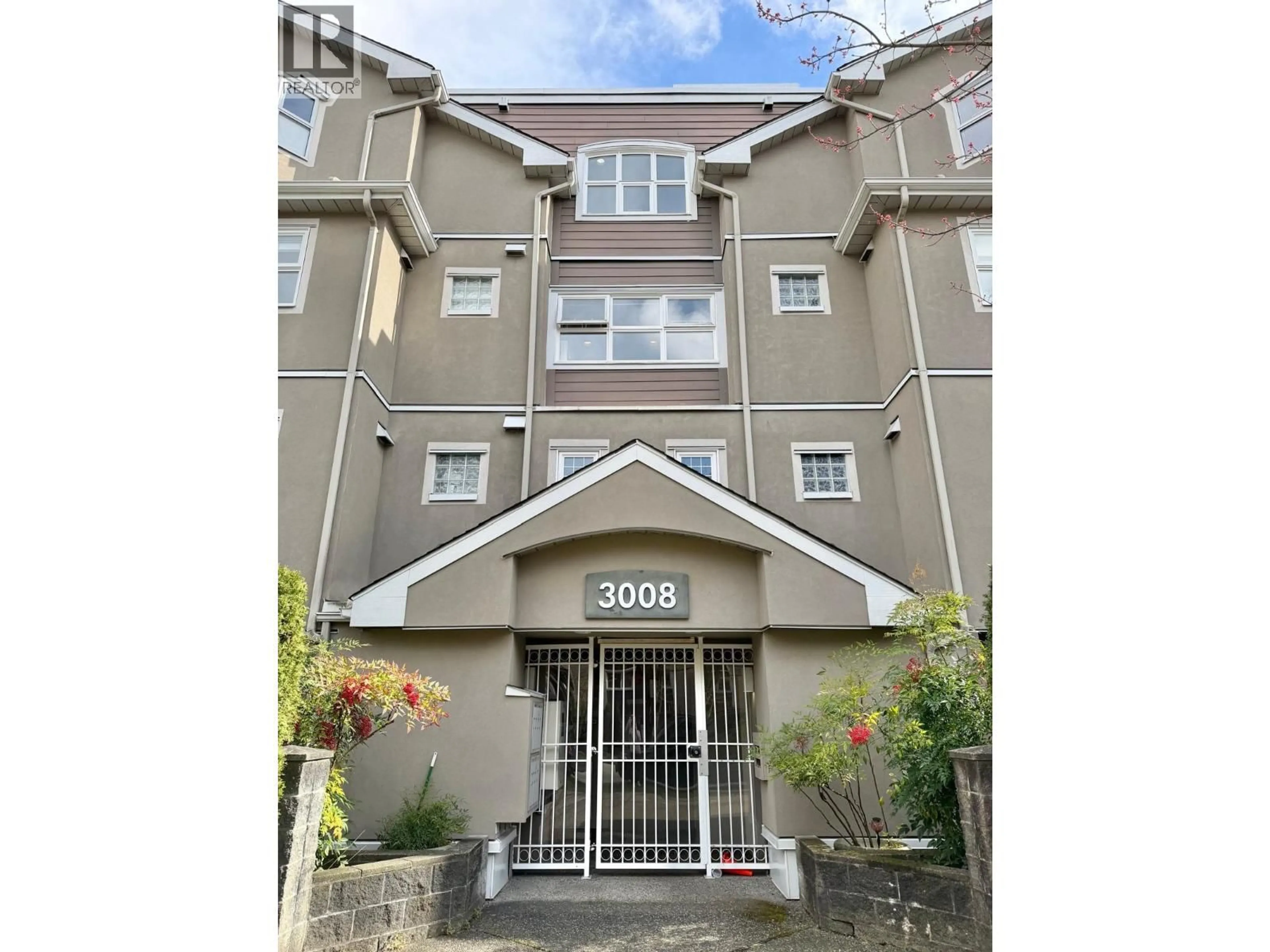 Indoor foyer for 102 - 3008 WILLOW STREET, Vancouver British Columbia V5Z3P3