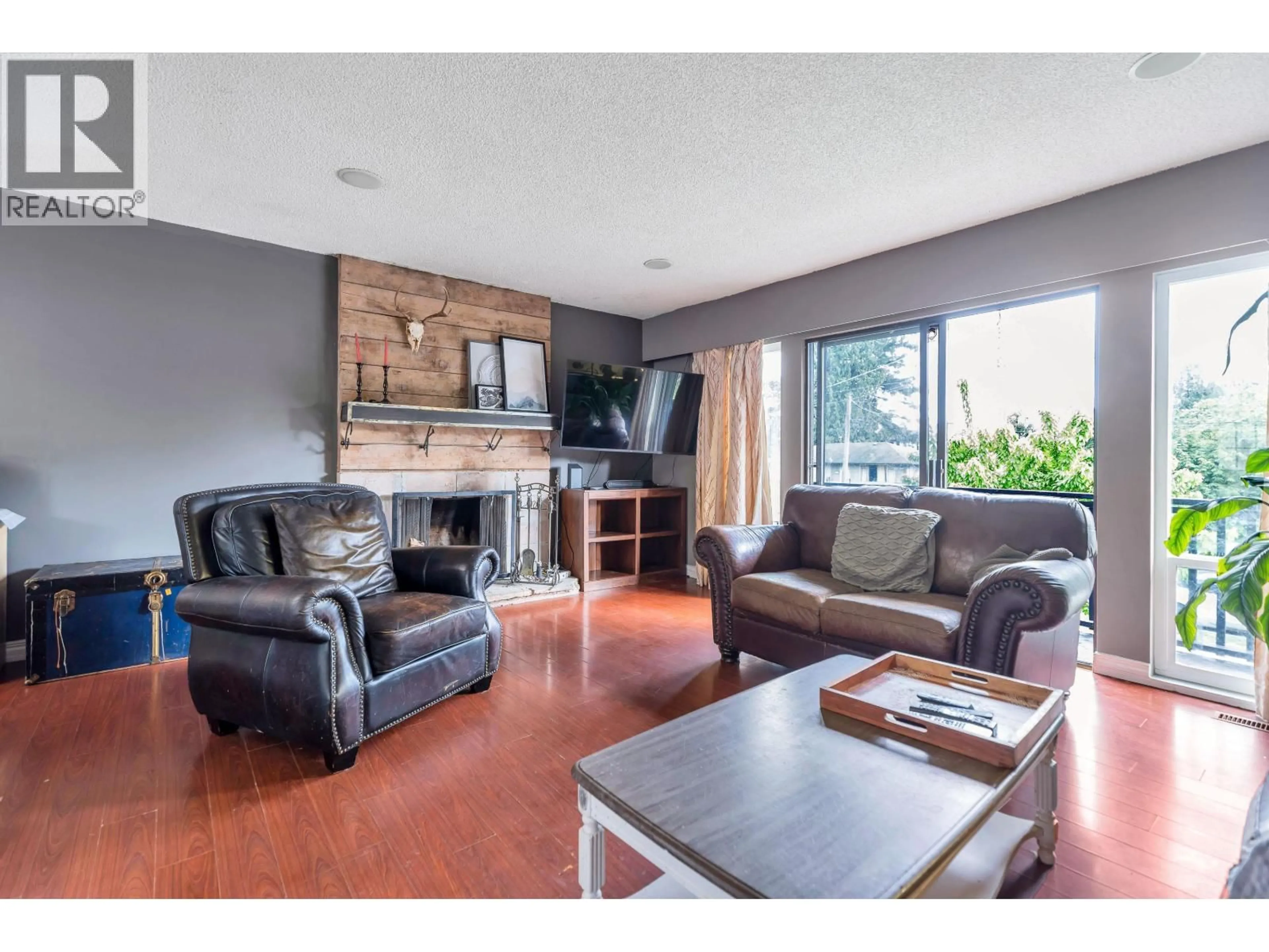 Living room with furniture, wood/laminate floor for 1231 PRAIRIE AVENUE, Port Coquitlam British Columbia V3B1S9