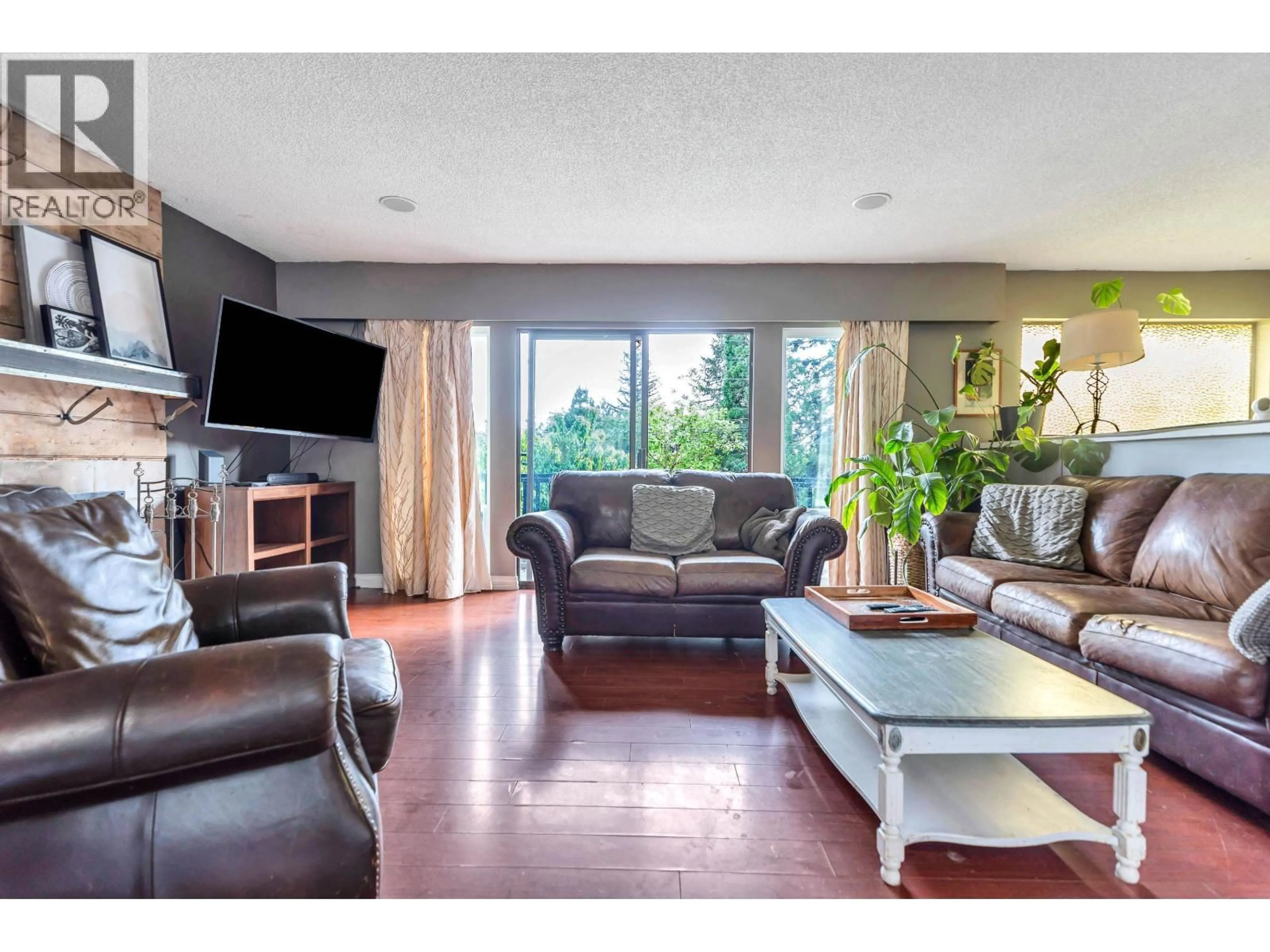 Living room with furniture, wood/laminate floor for 1231 PRAIRIE AVENUE, Port Coquitlam British Columbia V3B1S9