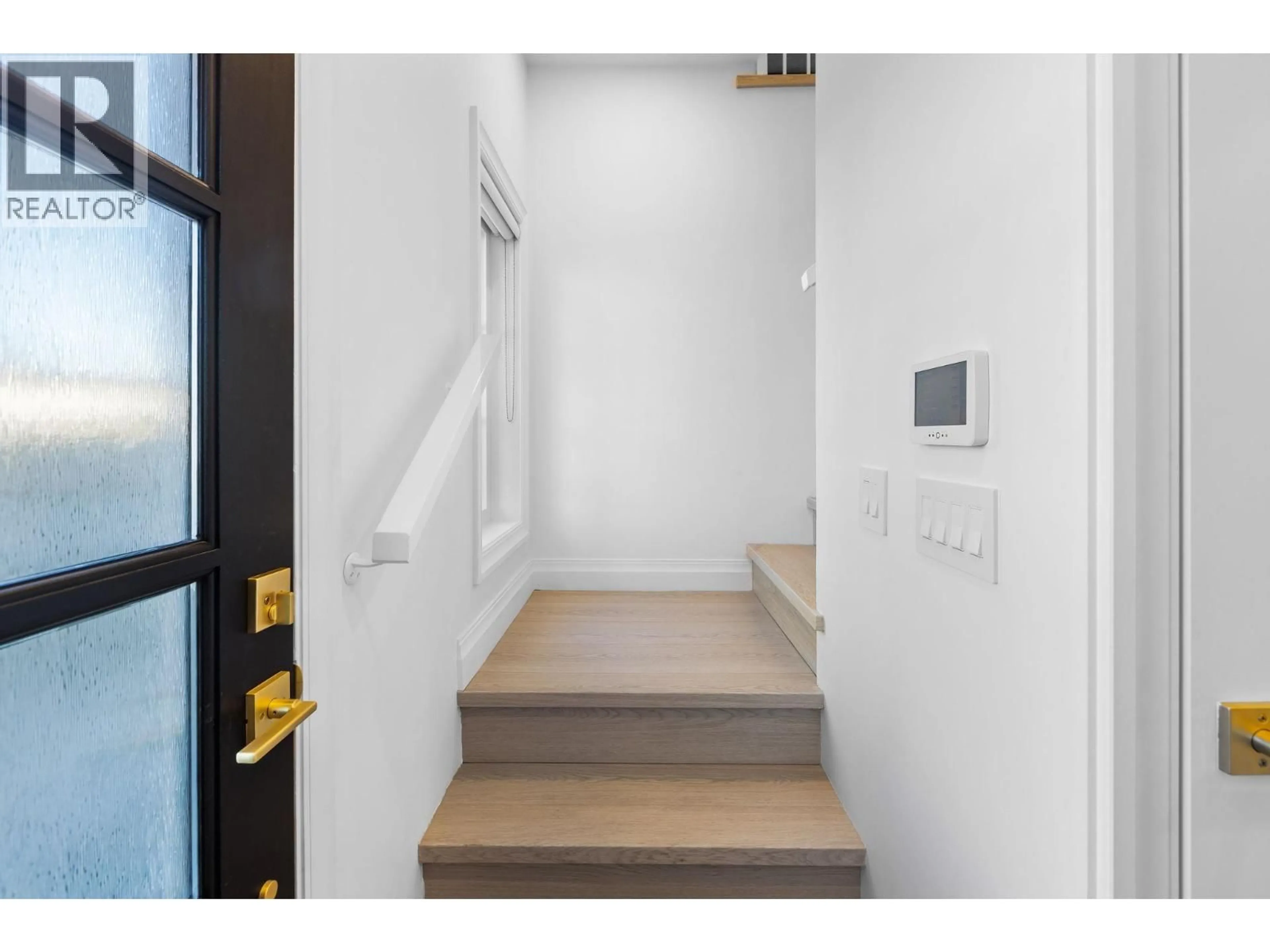 Indoor entryway for 5130 DOMINION STREET, Burnaby British Columbia V5G1C9