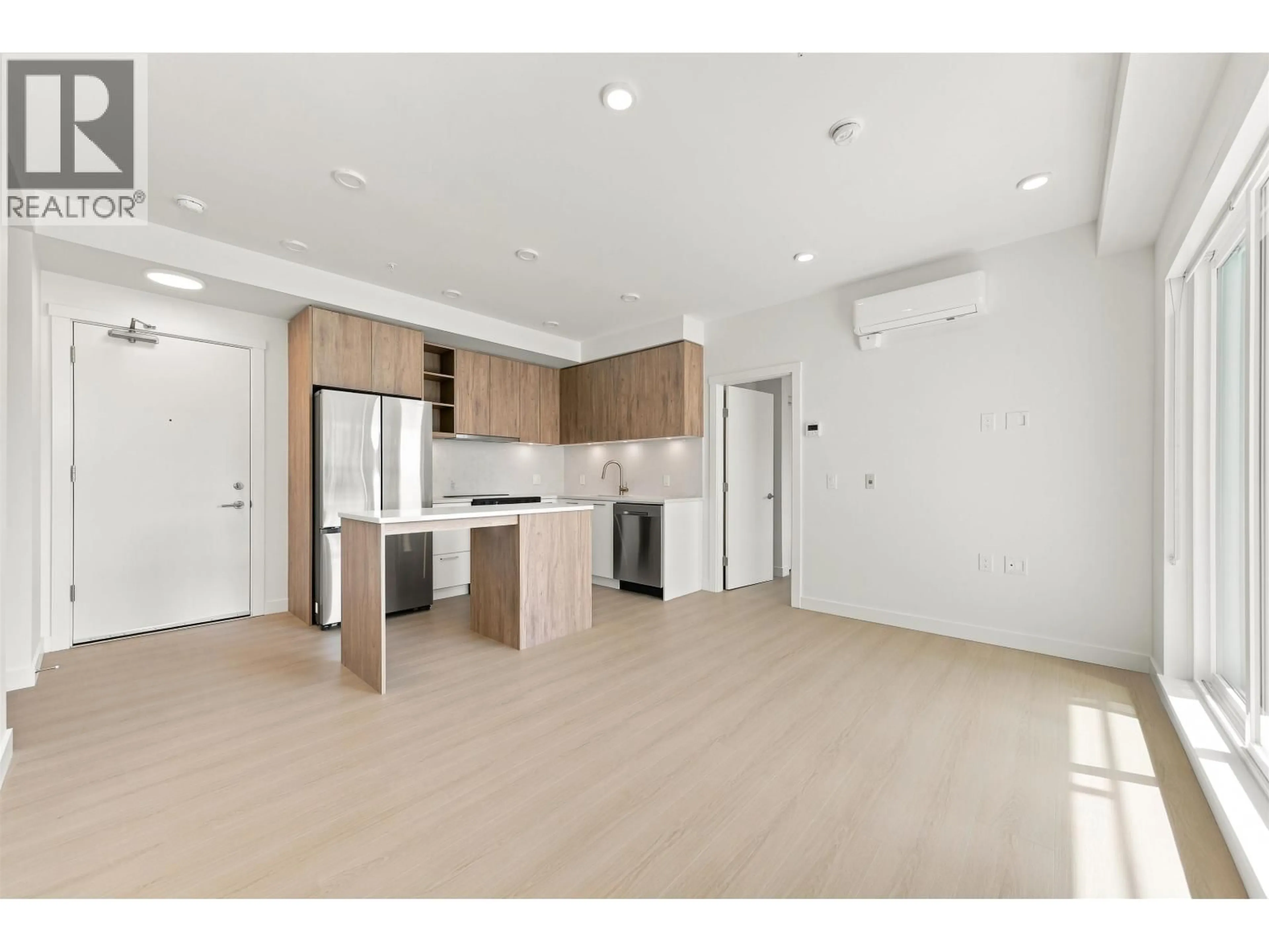 Open concept kitchen, unknown for 427 - 82 FIRST STREET, New Westminster British Columbia V3L0L8