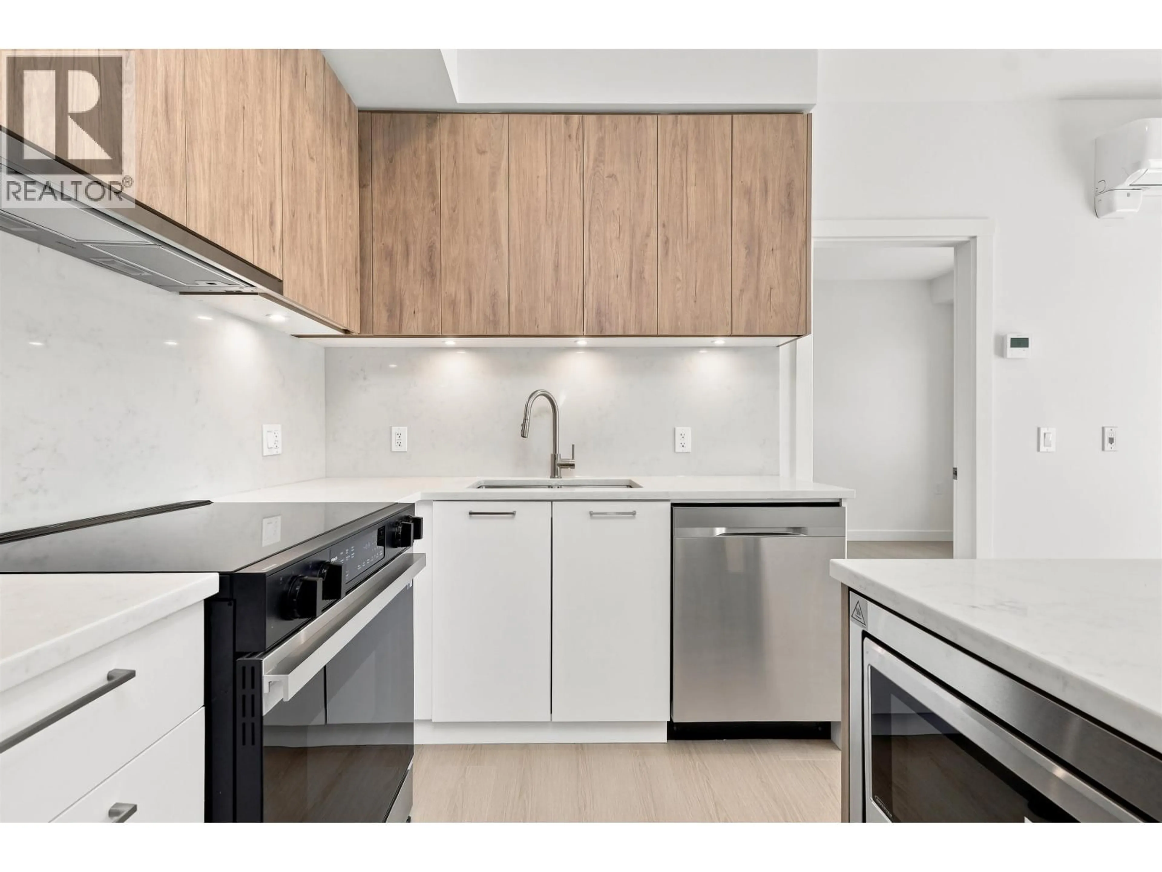 Standard kitchen, unknown for 427 - 82 FIRST STREET, New Westminster British Columbia V3L0L8