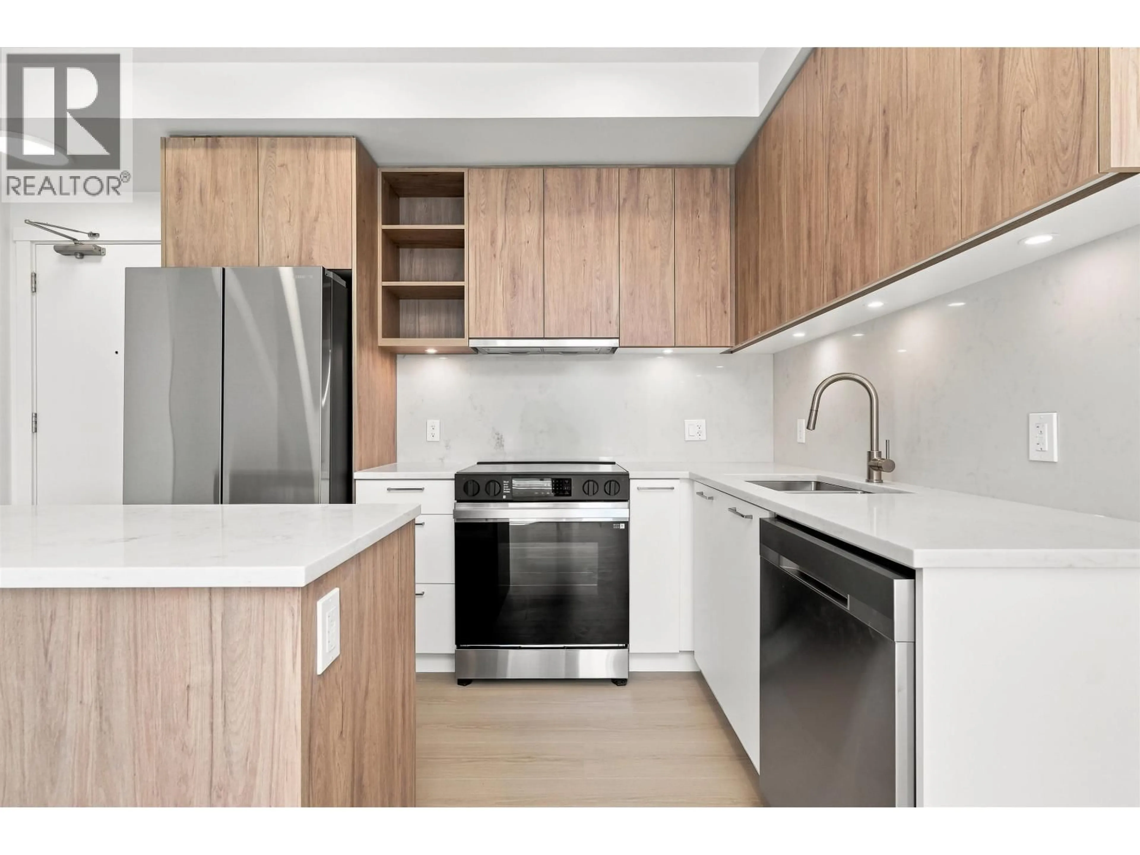 Standard kitchen, unknown for 427 - 82 FIRST STREET, New Westminster British Columbia V3L0L8