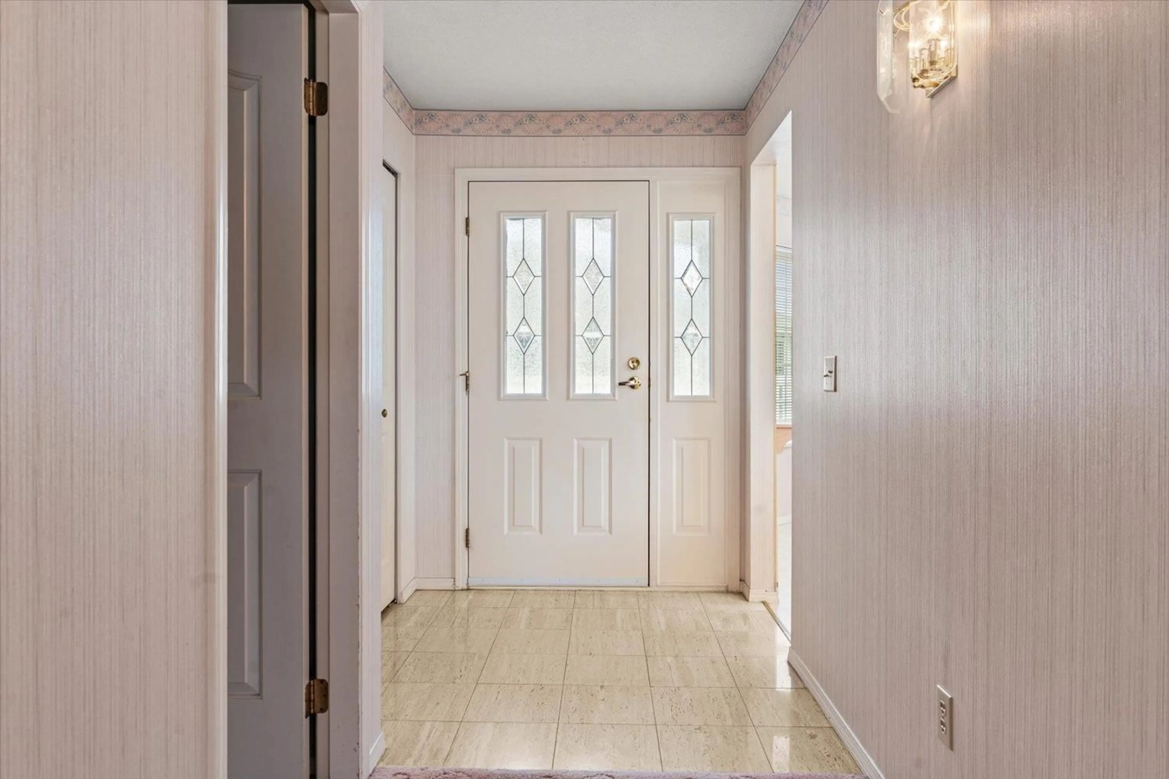 Indoor entryway for 70 - 1450 MCCALLUM ROAD, Abbotsford British Columbia V2S8A5
