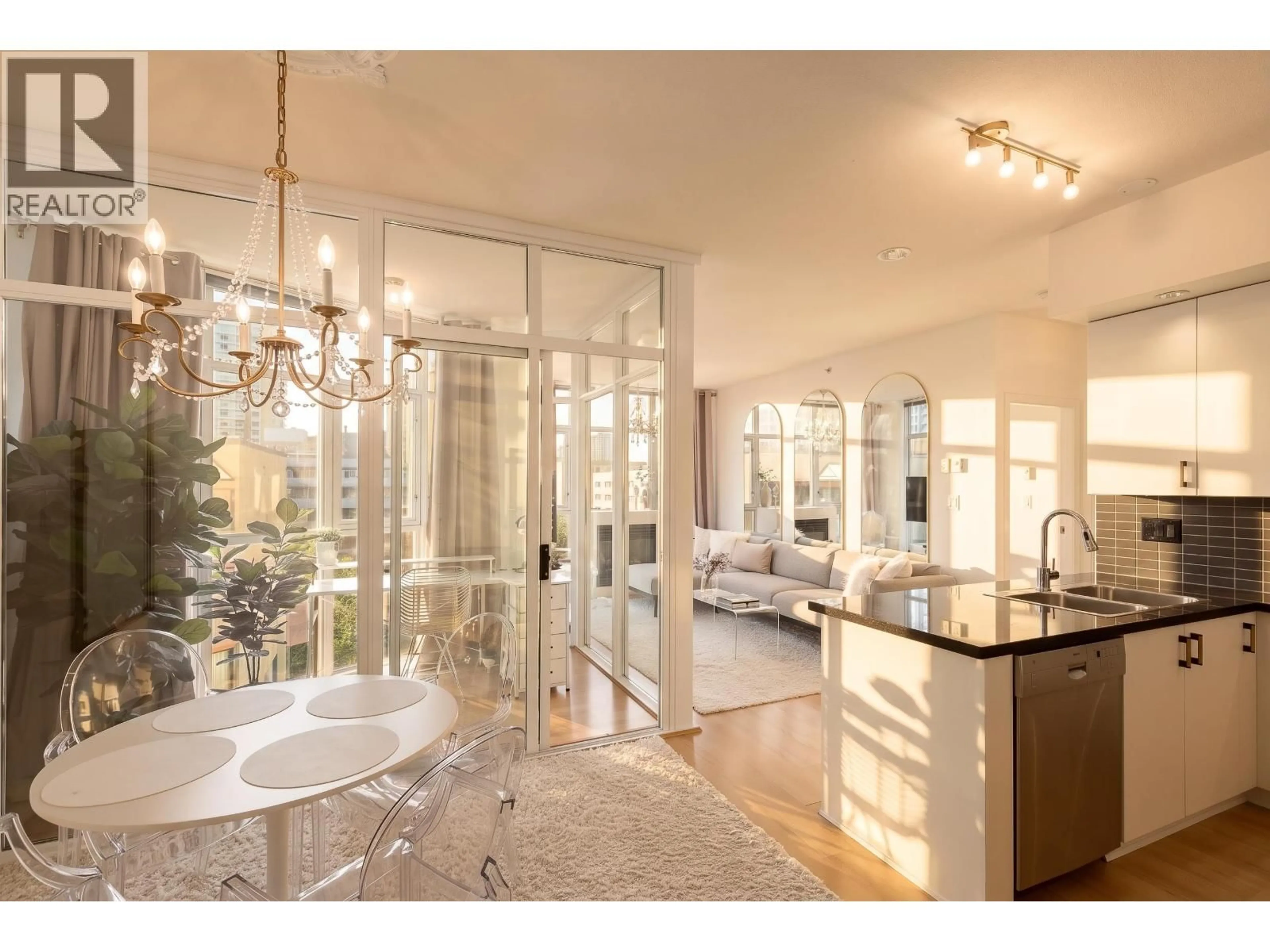Open concept kitchen, ceramic/tile floor for 707 - 1050 SMITHE STREET, Vancouver British Columbia V6E4T4