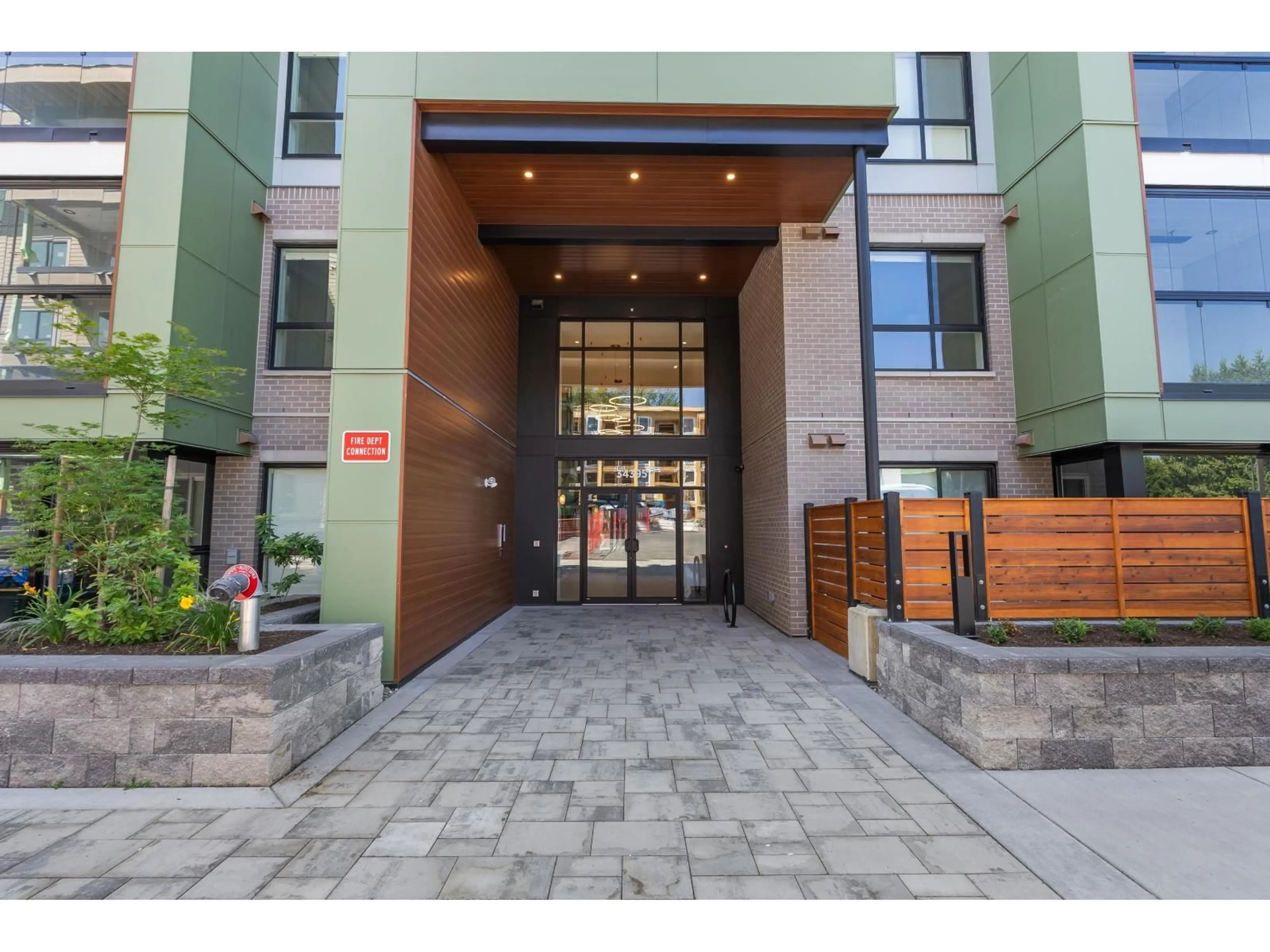 Indoor foyer for 214 - 34395 GLADYS AVENUE, Abbotsford British Columbia V2S0R4