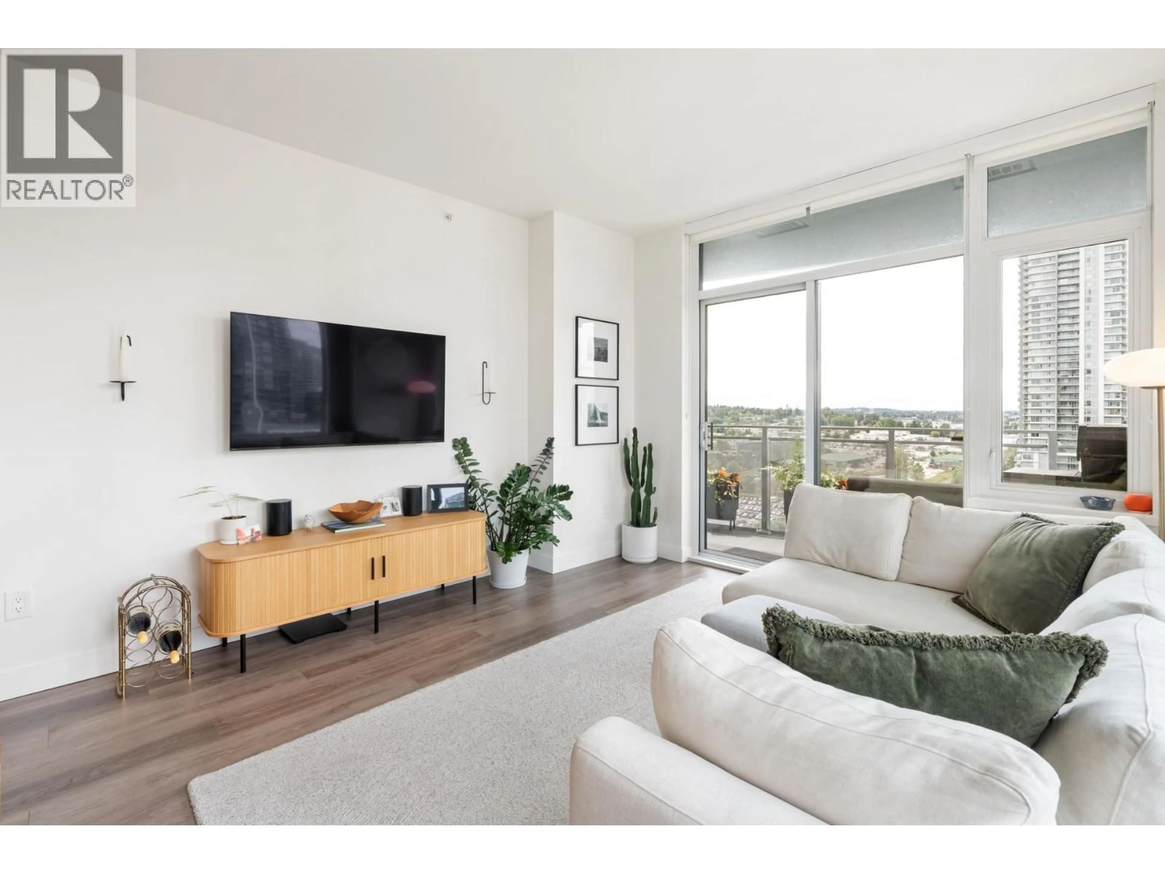 Living room with furniture, unknown for 1507 - 4433 ALASKA STREET, Burnaby British Columbia V5C5T3