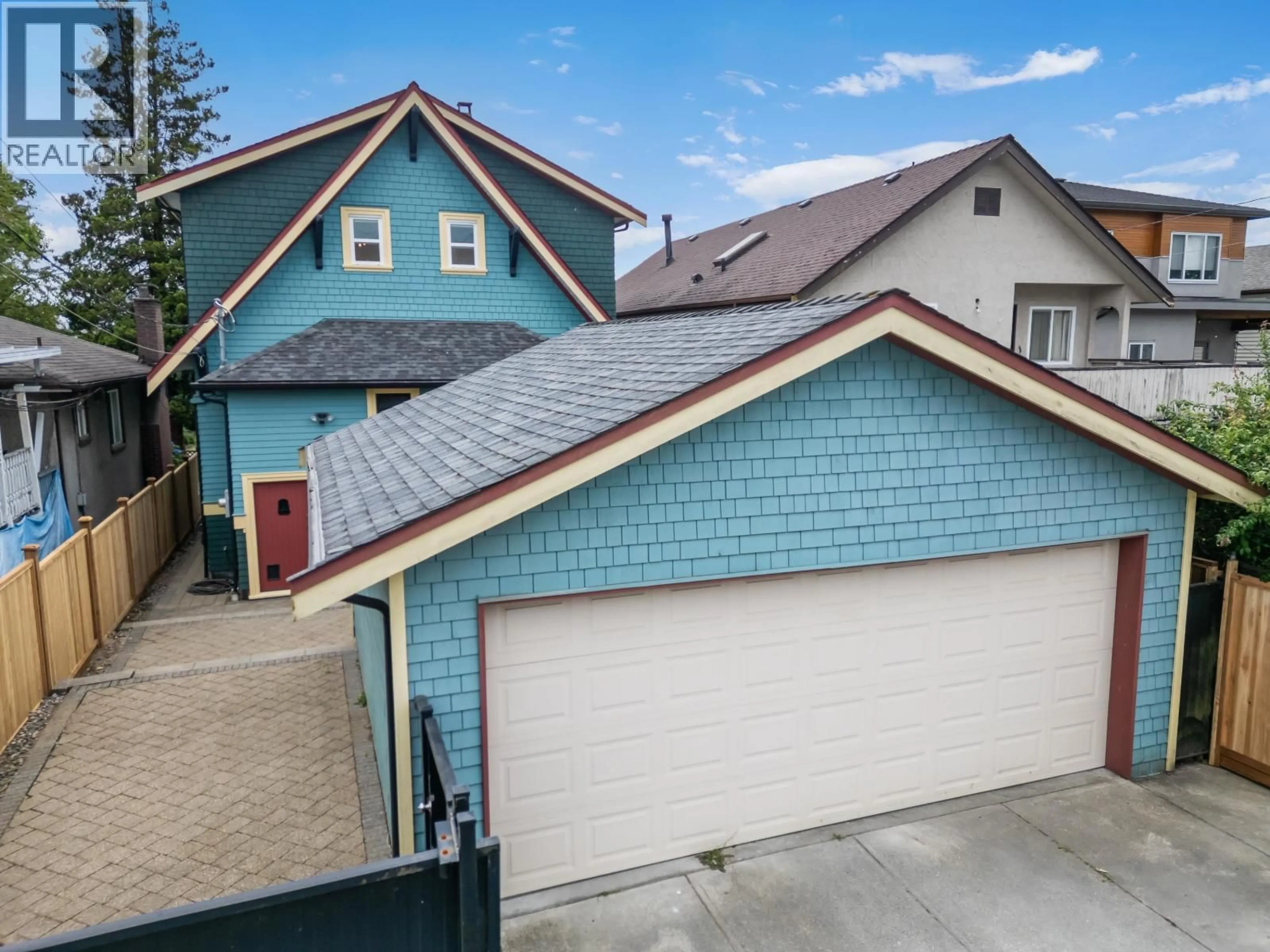 A pic from outside/outdoor area/front of a property/back of a property/a pic from drone, street for 3183 ADANAC STREET, Vancouver British Columbia V5K2N8