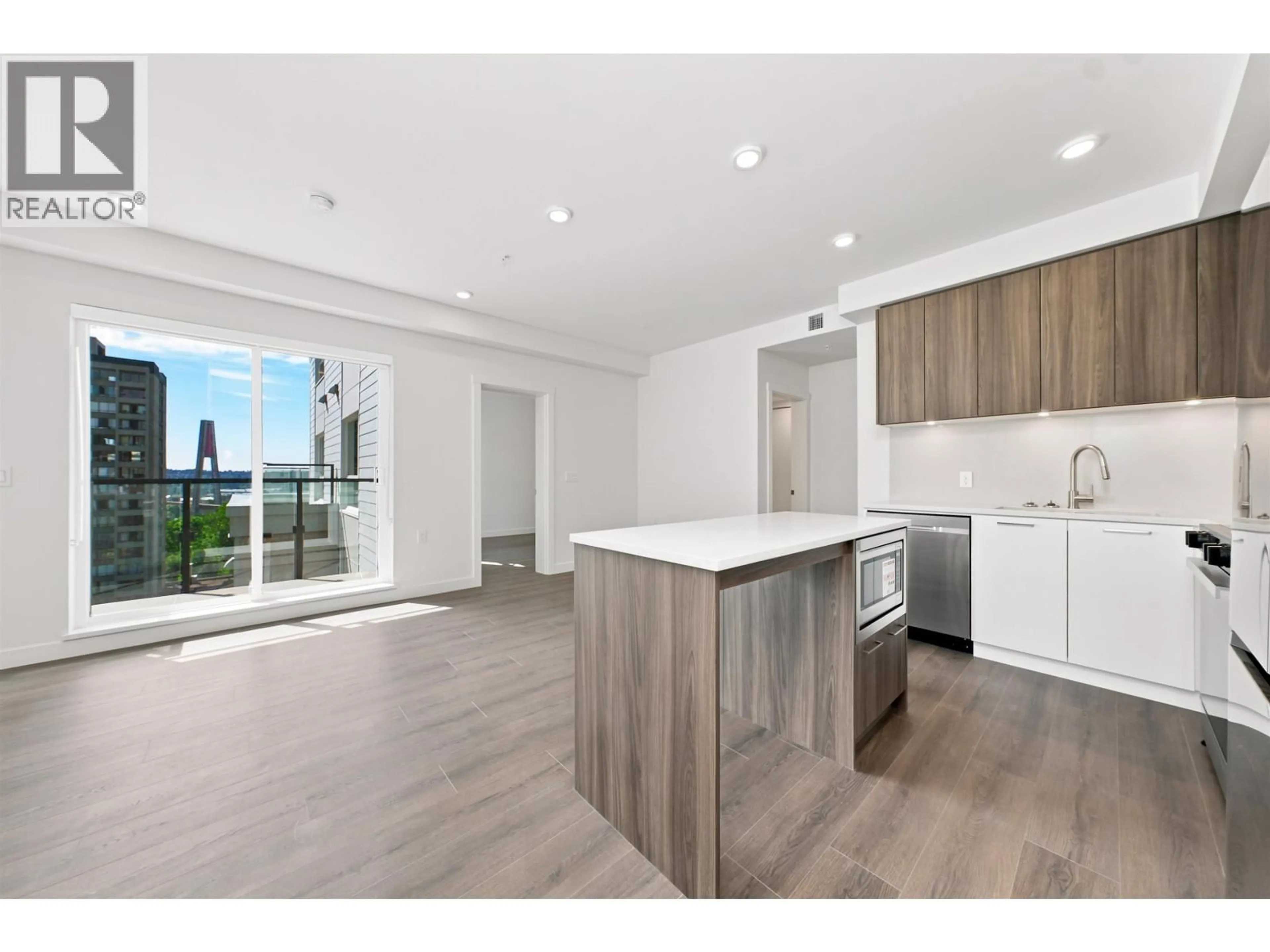 Open concept kitchen, unknown for 522 - 82 FIRST STREET, New Westminster British Columbia V3L0L8