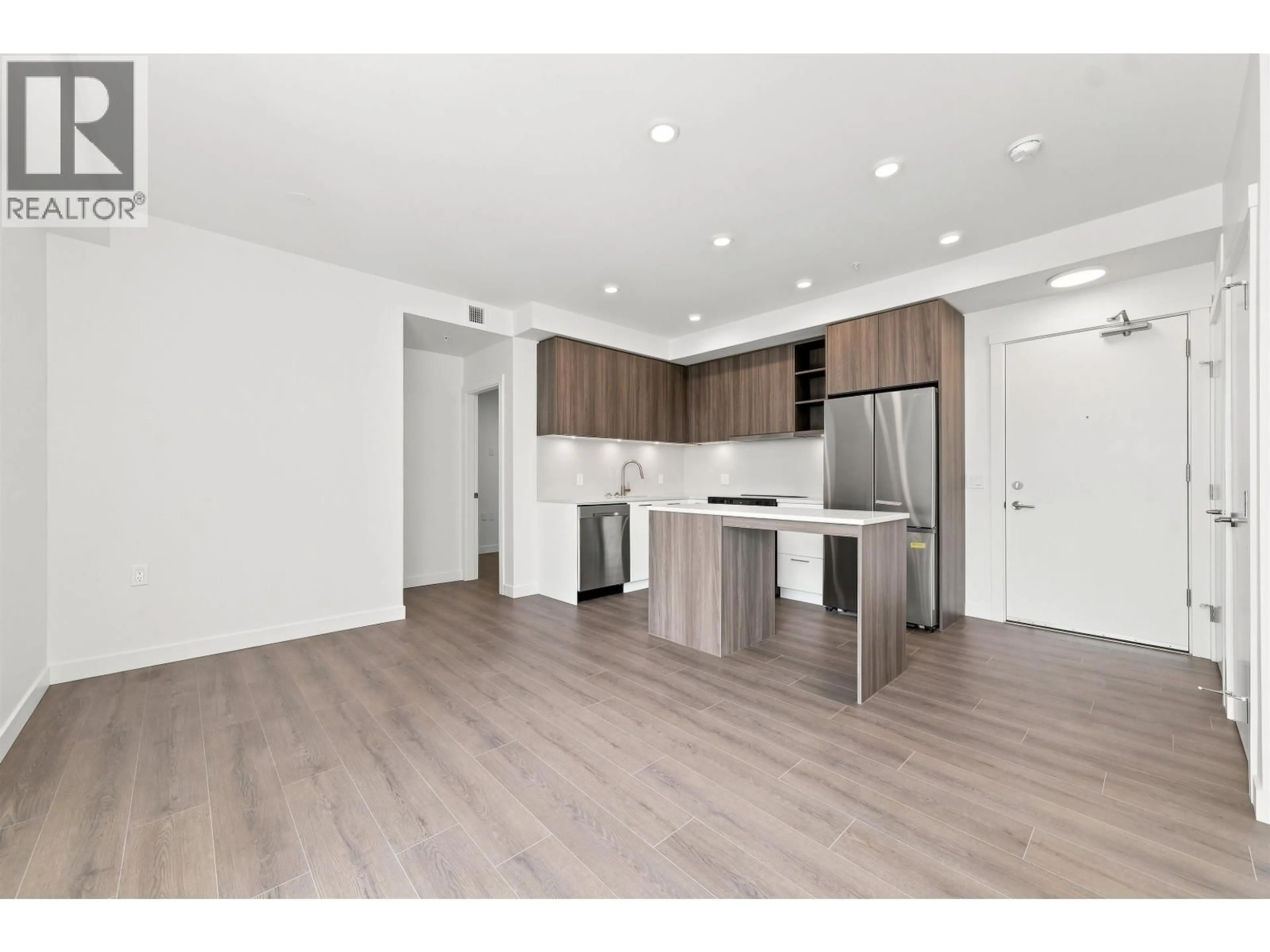 Open concept kitchen, wood/laminate floor for 522 - 82 FIRST STREET, New Westminster British Columbia V3L0L8