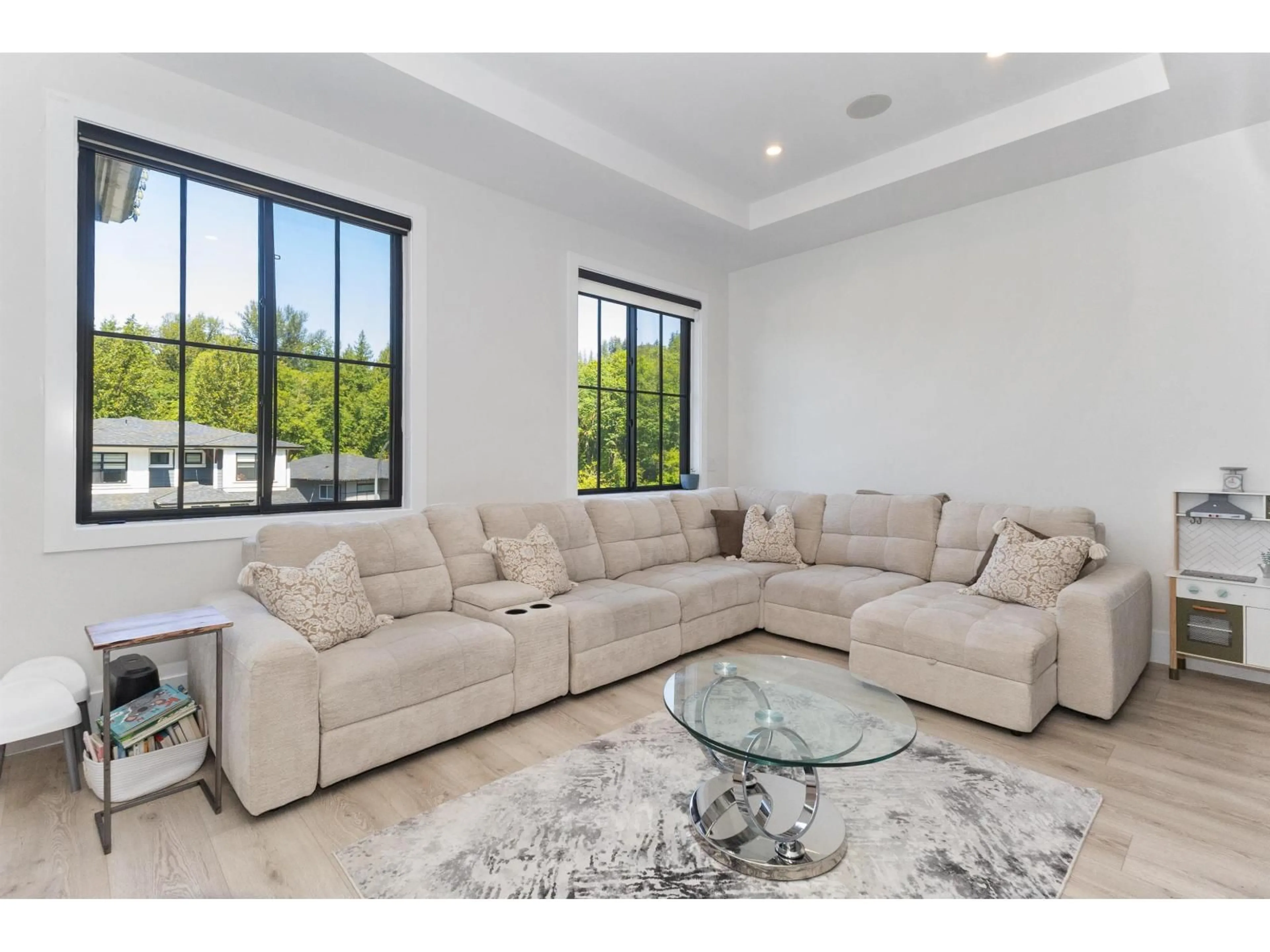 Living room with furniture, unknown for 33970 TOOLEY PLACE, Mission British Columbia V2V0G5