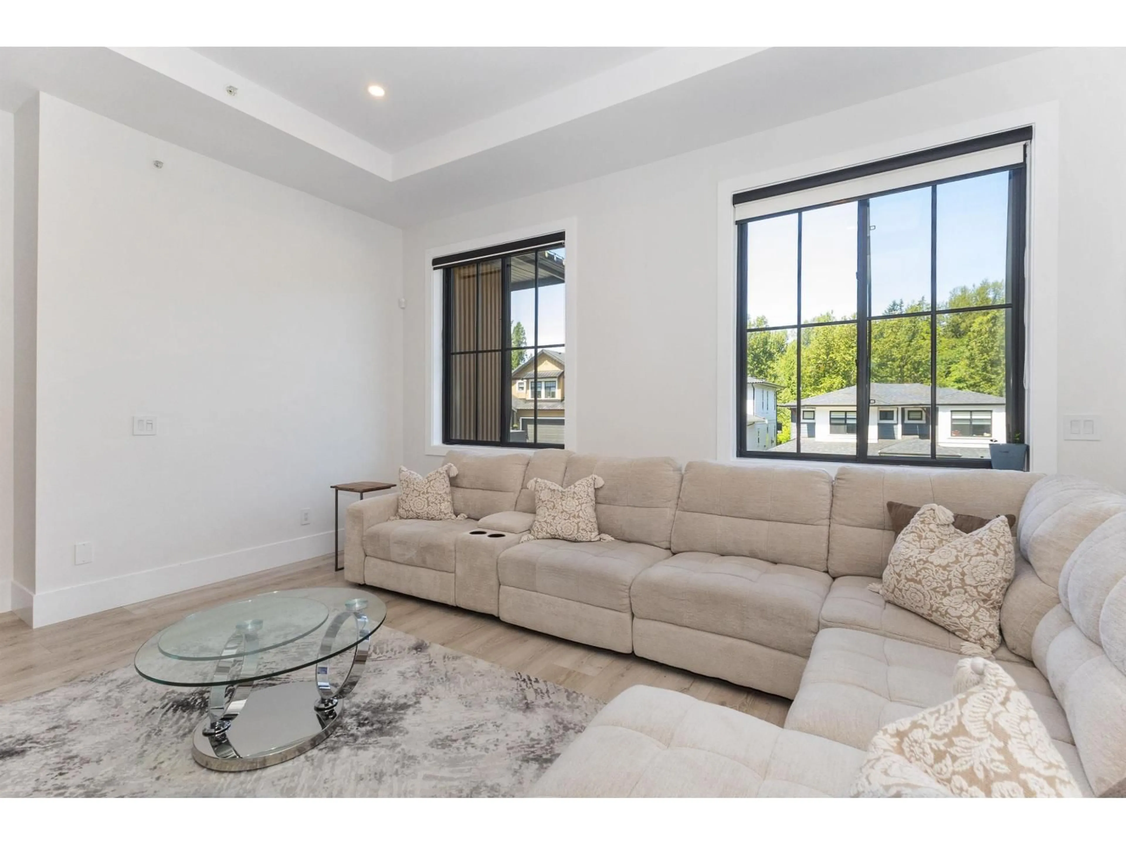 Living room with furniture, unknown for 33970 TOOLEY PLACE, Mission British Columbia V2V0G5